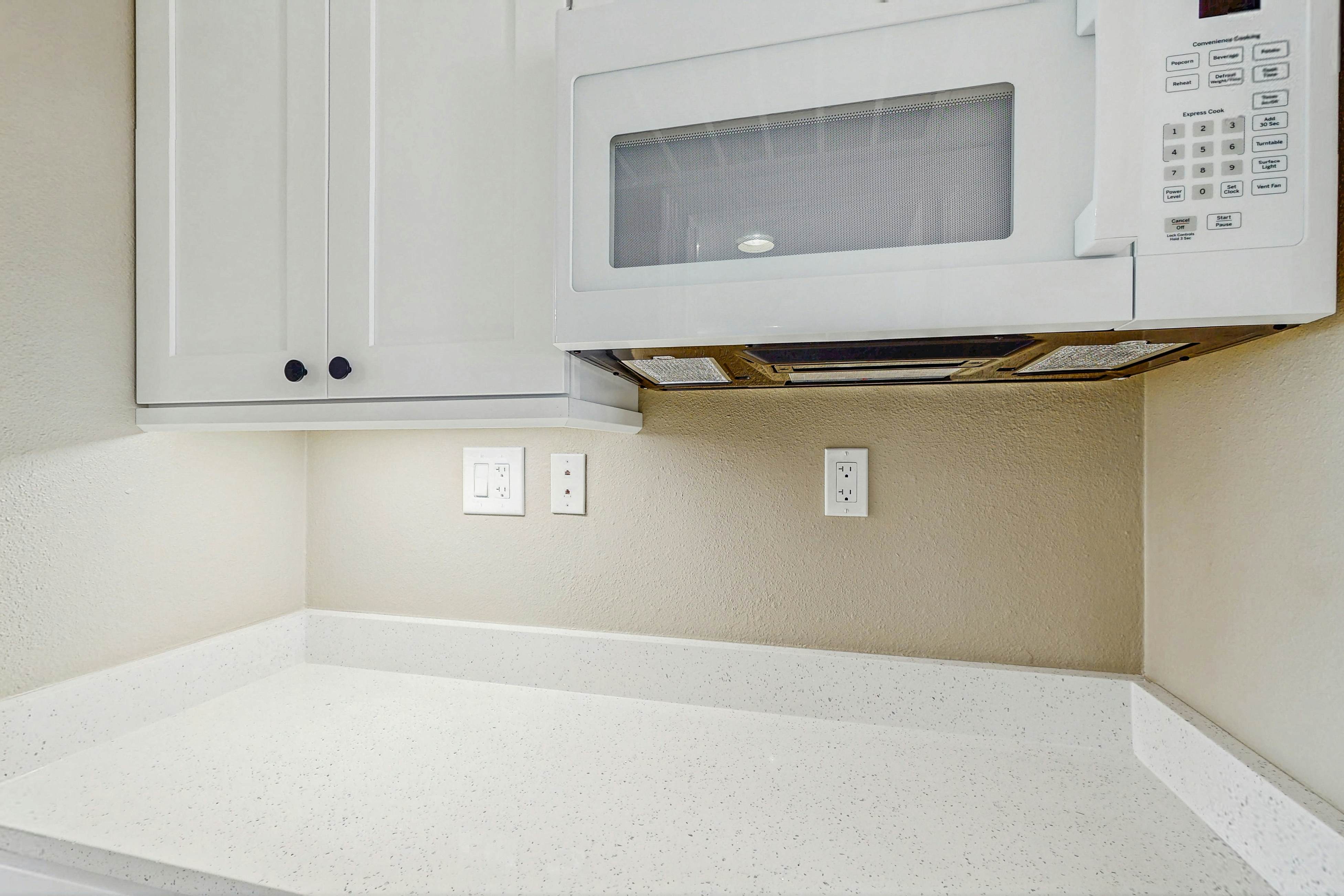 Beachfront condo on ground floor with full kitchen & central AC