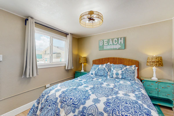 Beachfront condo on ground floor with full kitchen and central AC