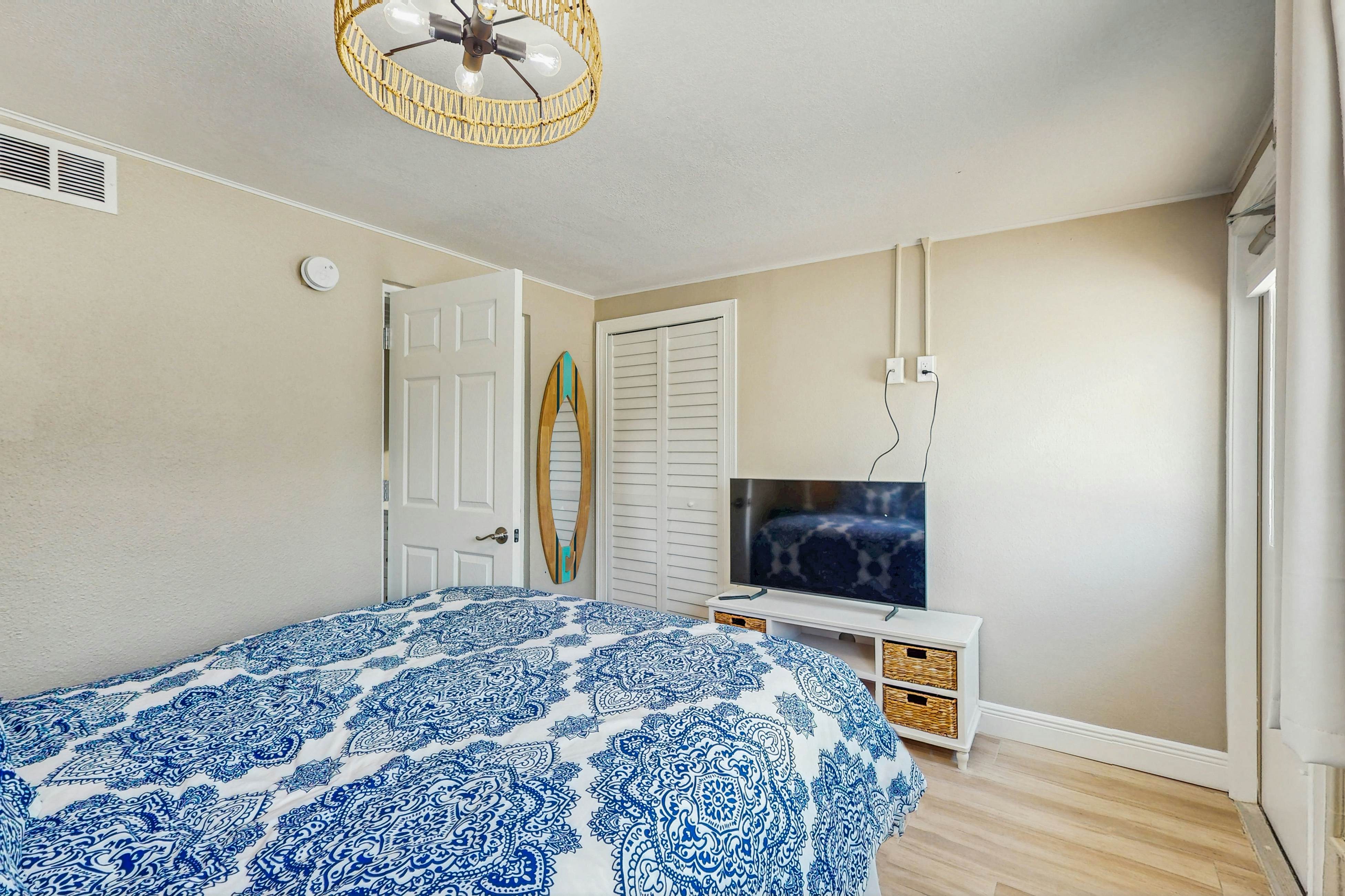 Beachfront condo on ground floor with full kitchen & central AC