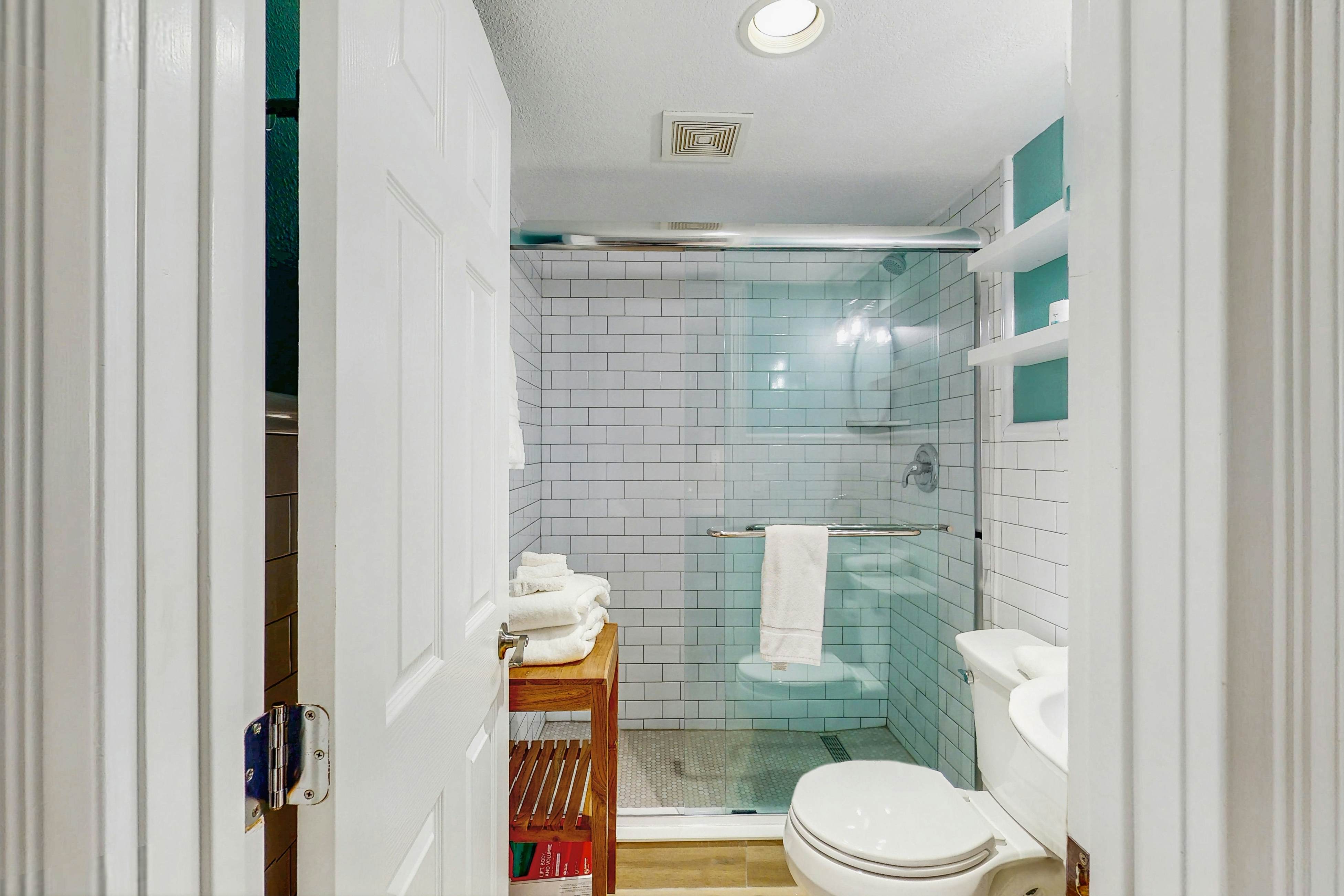 Beachfront condo on ground floor with full kitchen & central AC