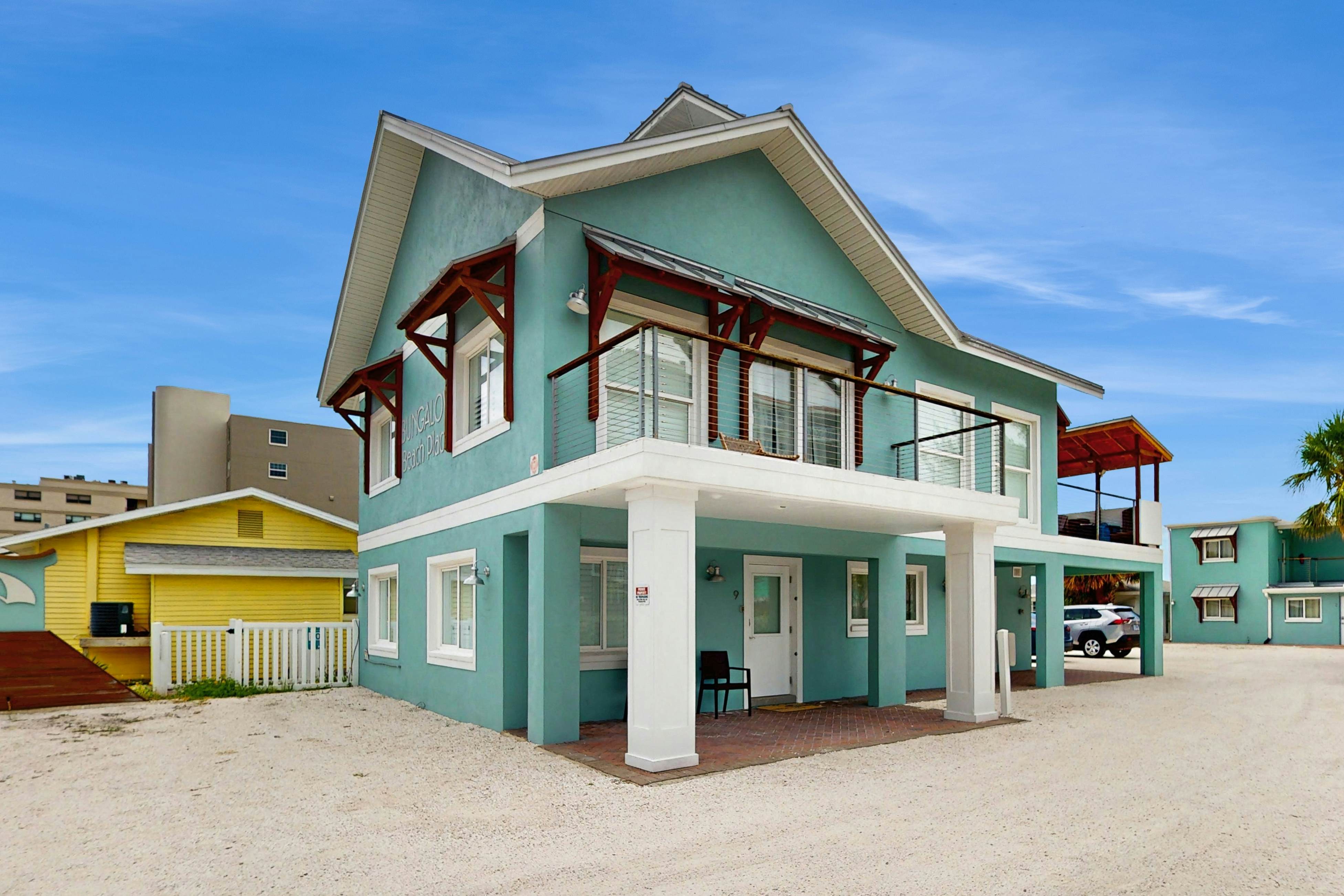 Beachfront condo on ground floor with full kitchen & central AC
