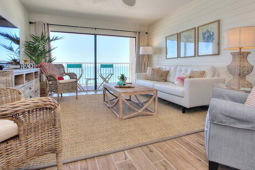 Beachfront condo with lovely Gulf view and heated pool