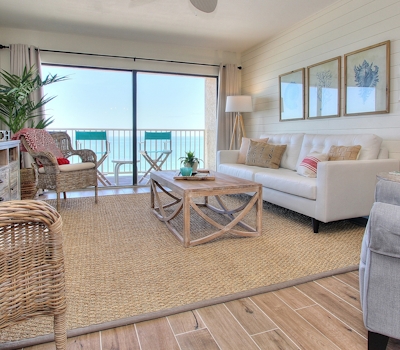 Beachfront condo with lovely Gulf view and heated pool