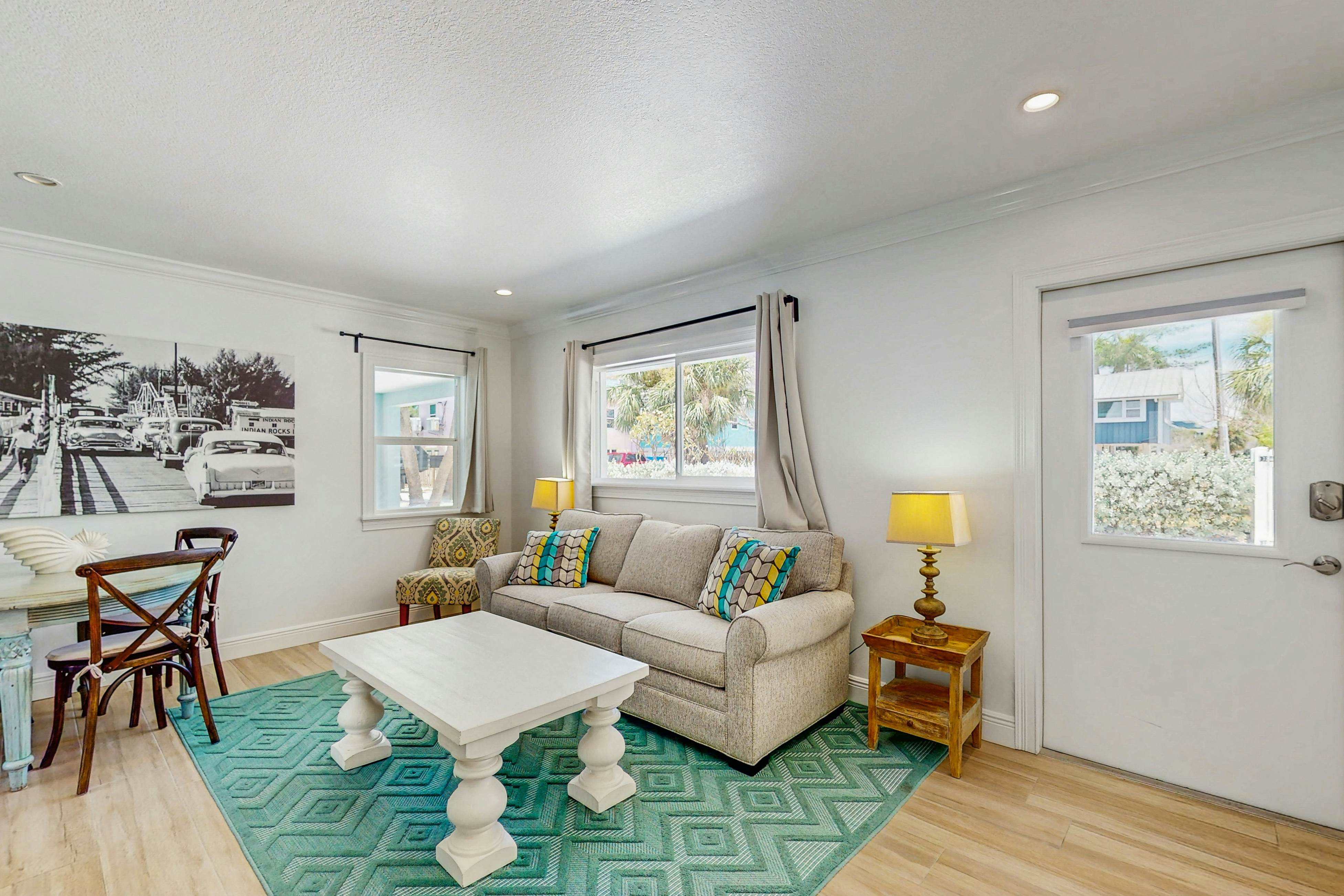 Spacious Gulf side condo beach access full kitchen and central AC