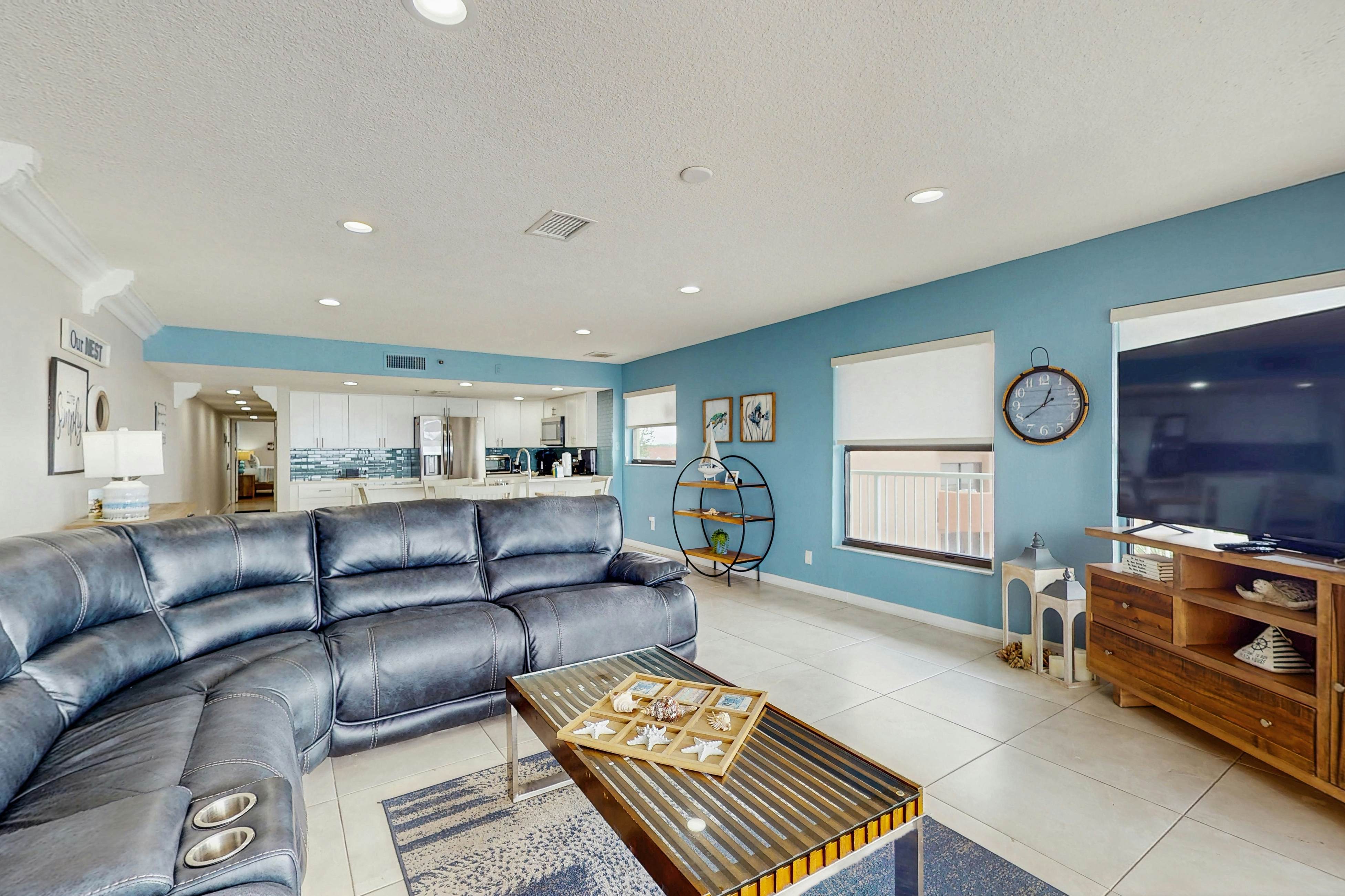 Coastal condo with sweeping Gulf views & wraparound balcony - dogs welcome