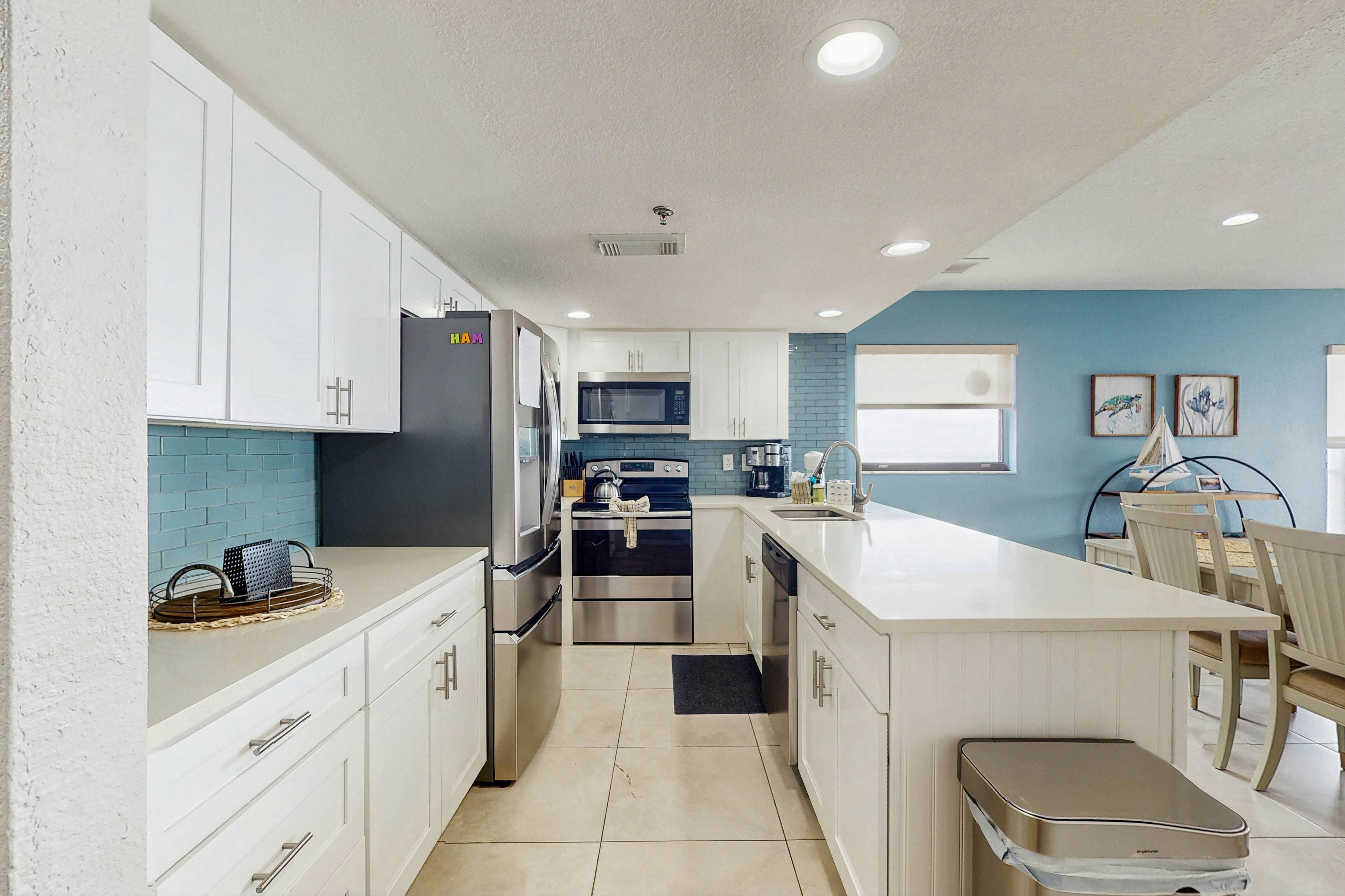 Coastal condo with sweeping Gulf views & wraparound balcony - dogs welcome