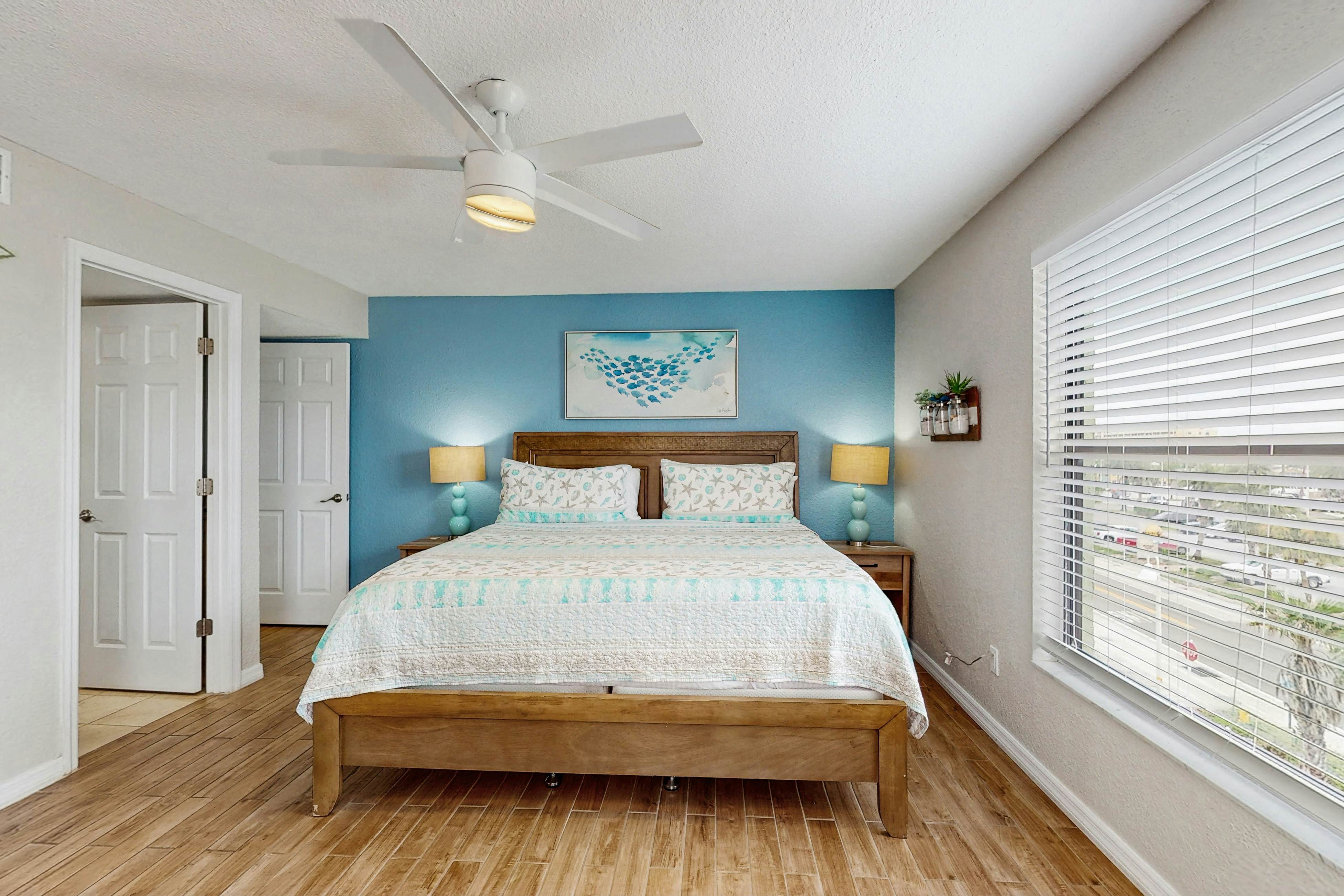 Coastal condo with sweeping Gulf views & wraparound balcony - dogs welcome