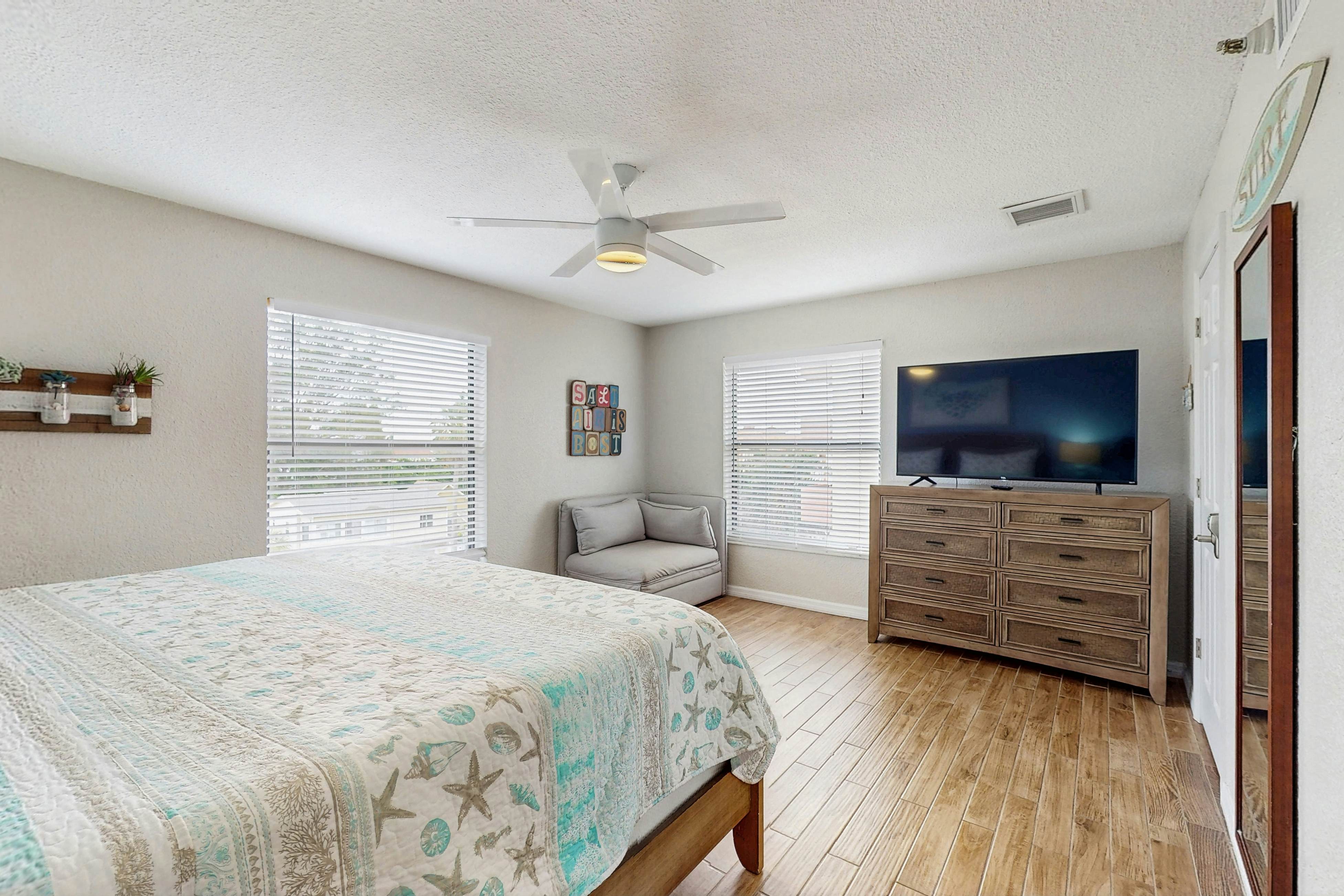 Coastal condo with sweeping Gulf views & wraparound balcony - dogs welcome