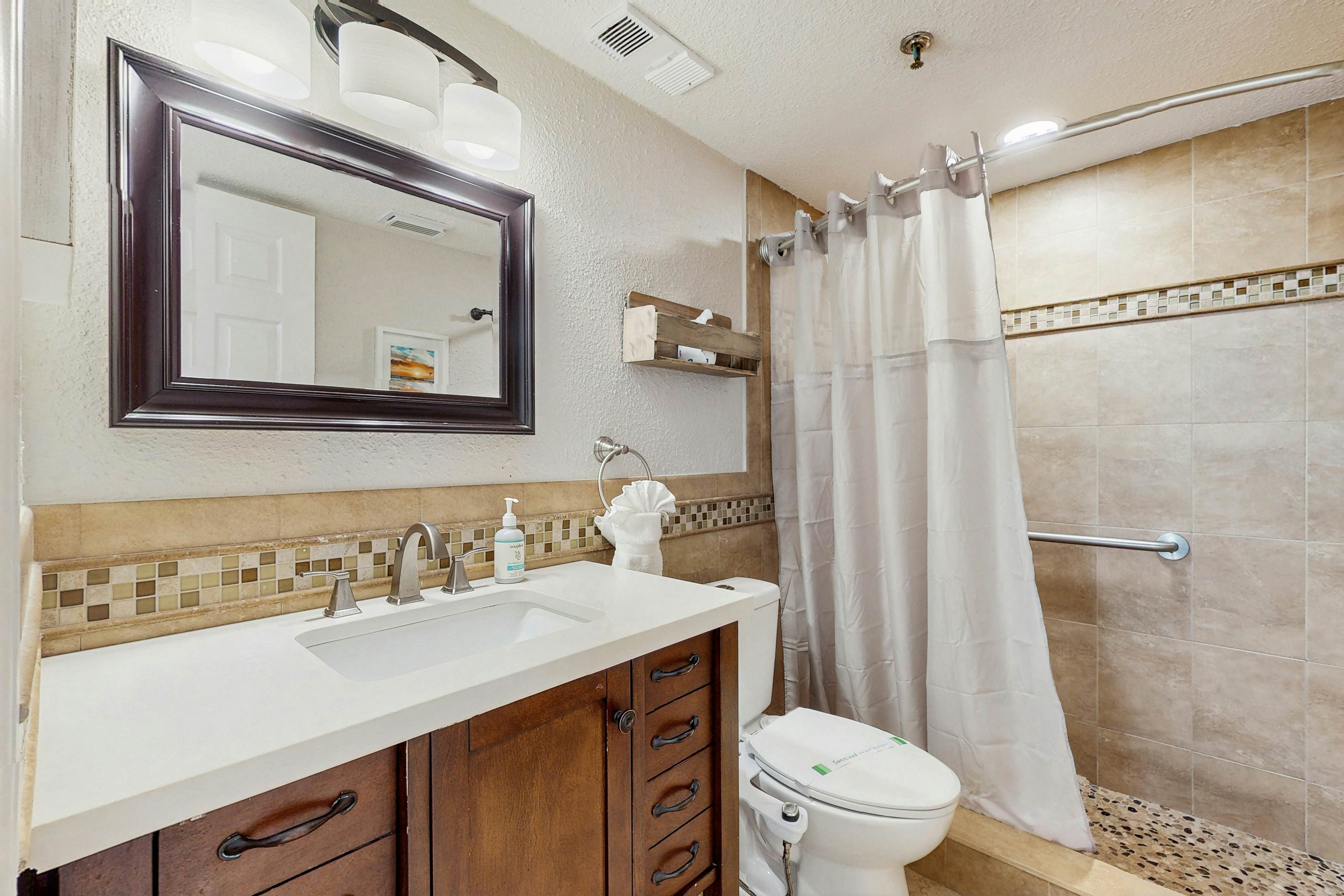 Coastal condo with sweeping Gulf views & wraparound balcony - dogs welcome