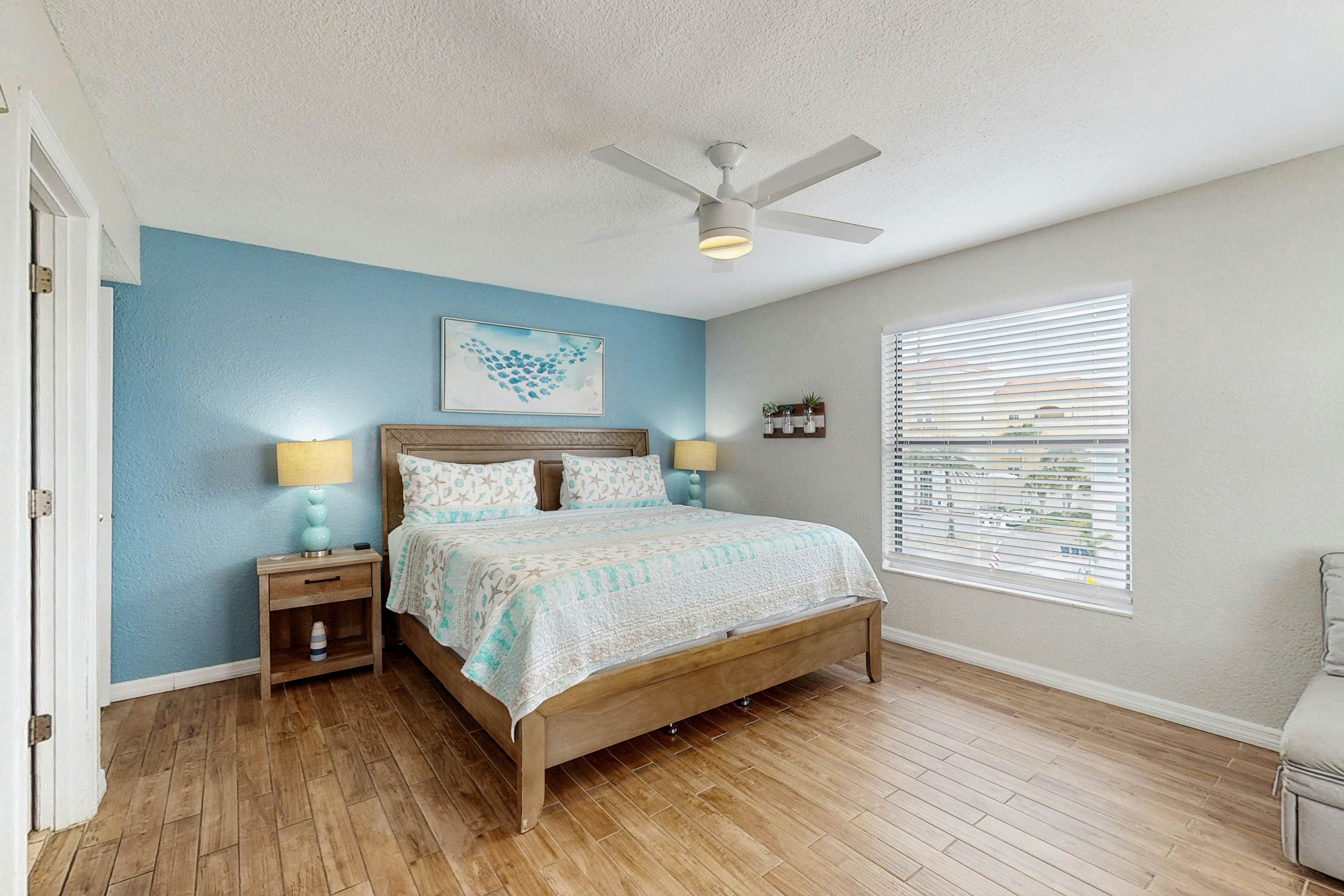 Coastal condo with sweeping Gulf views & wraparound balcony - dogs welcome