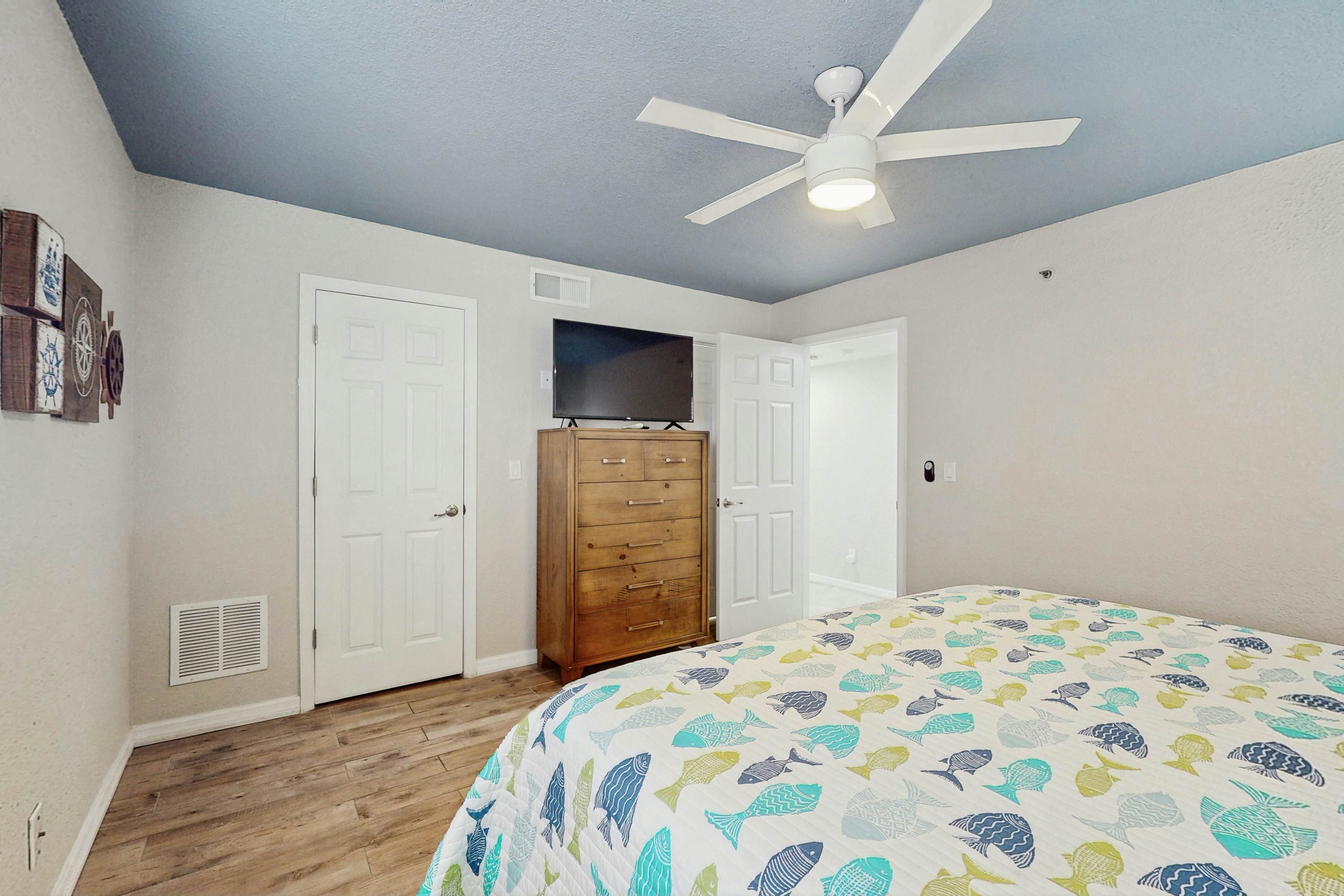 Coastal condo with sweeping Gulf views & wraparound balcony - dogs welcome