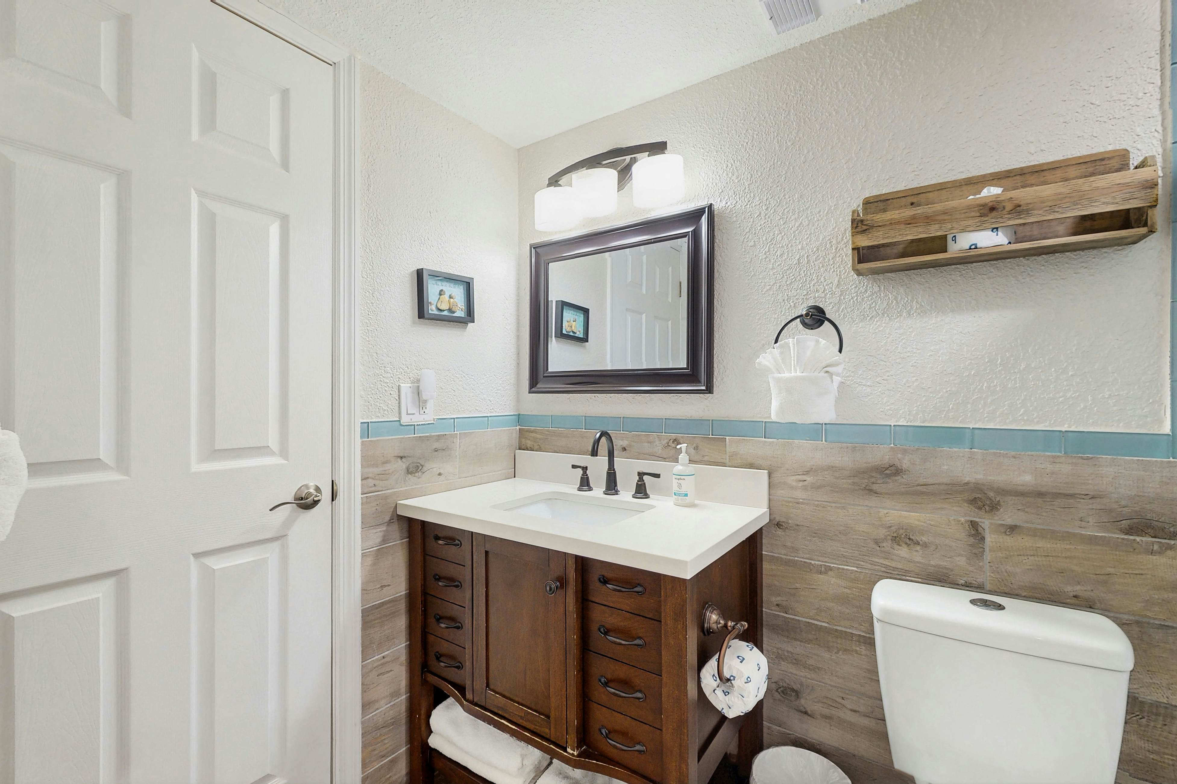 Coastal condo with sweeping Gulf views & wraparound balcony - dogs welcome