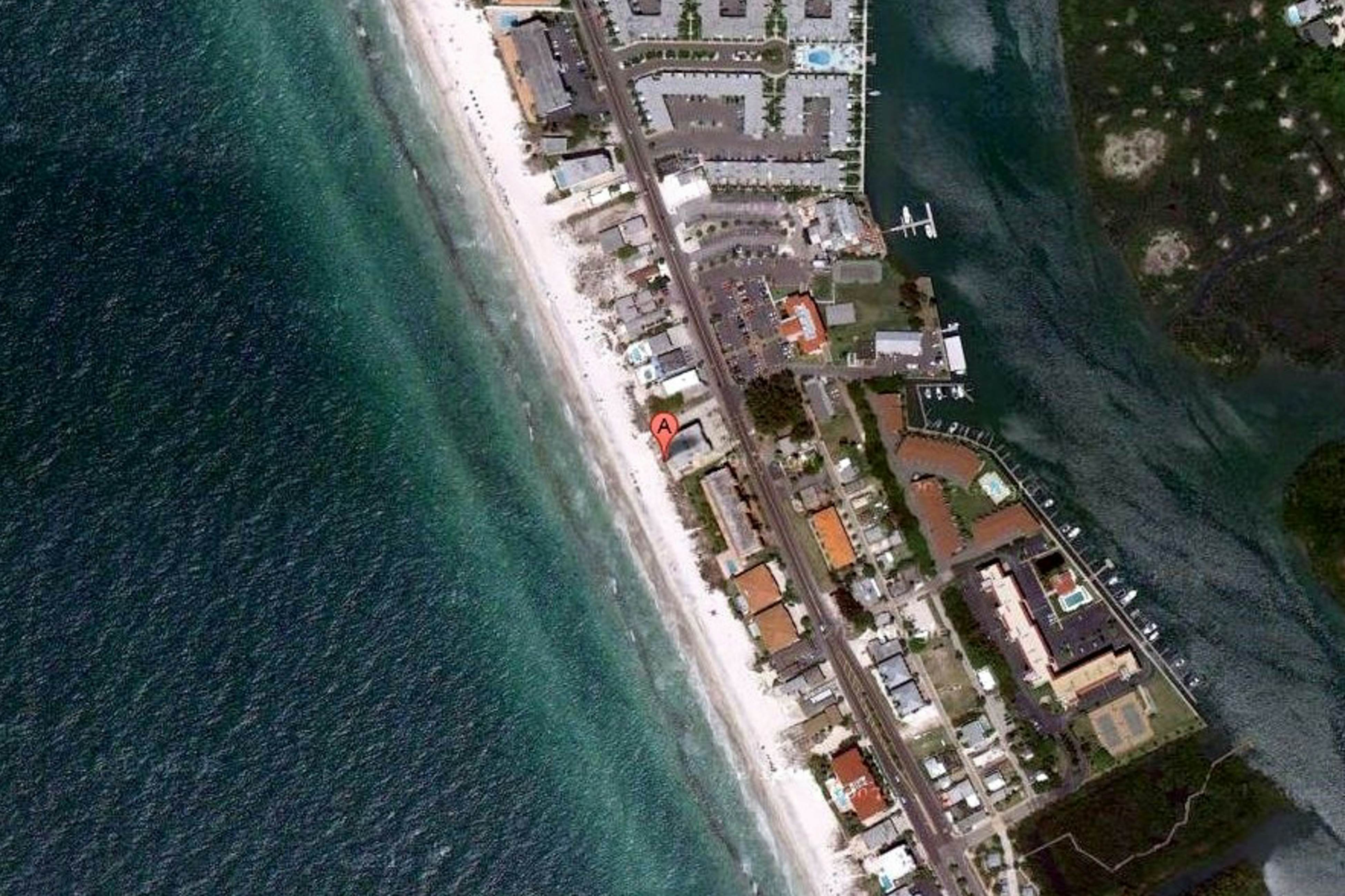 Coastal condo with sweeping Gulf views & wraparound balcony - dogs welcome