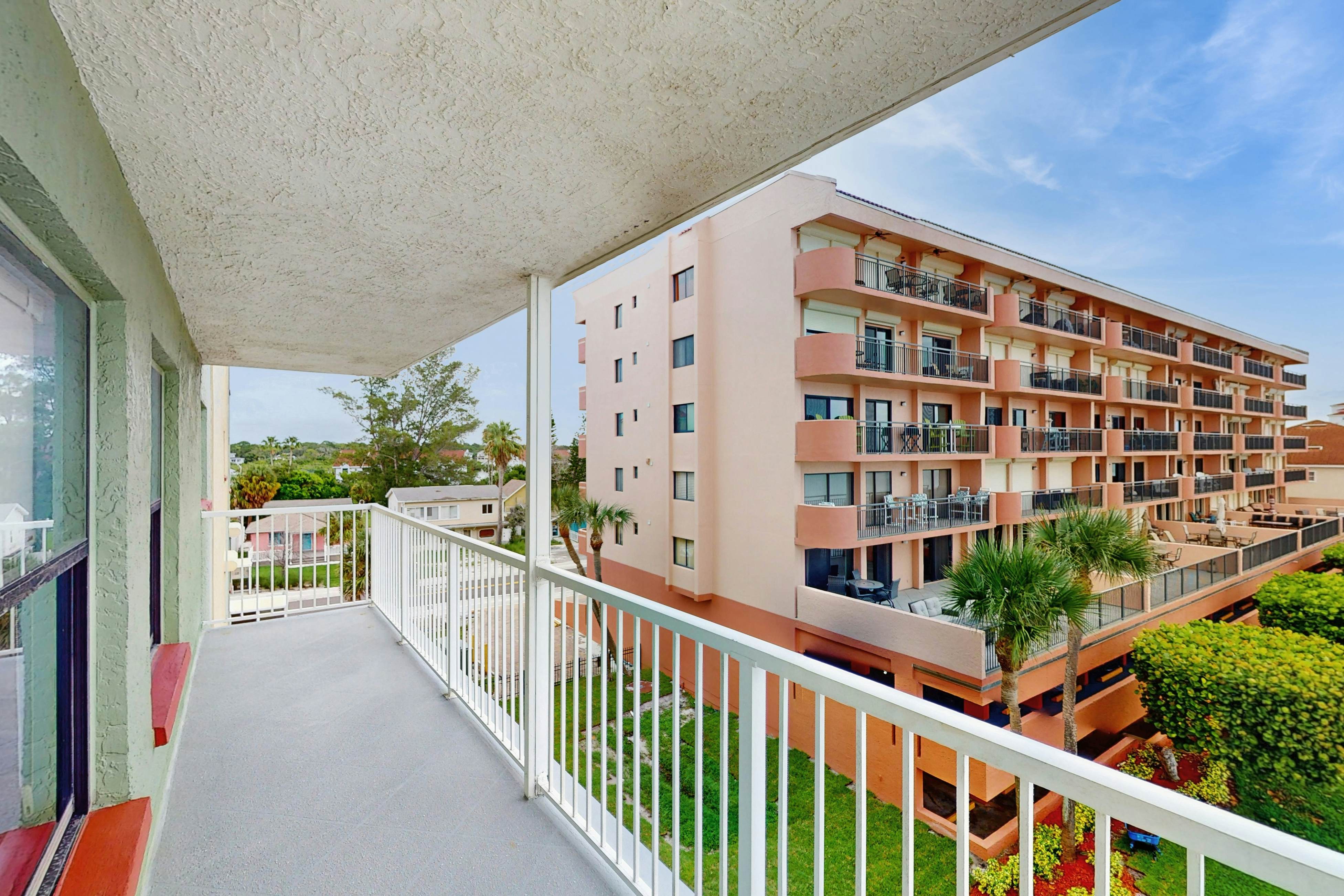 Coastal condo with sweeping Gulf views & wraparound balcony - dogs welcome