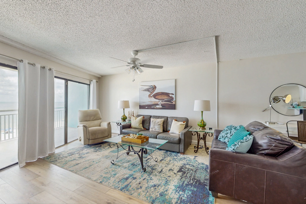 Beachfront Condo in Tampa | Balcony & Heated Pool