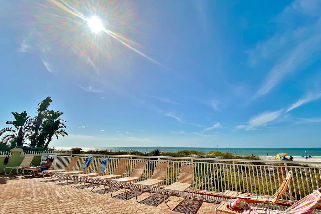 Beachfront Condo in Tampa | Balcony & Heated Pool