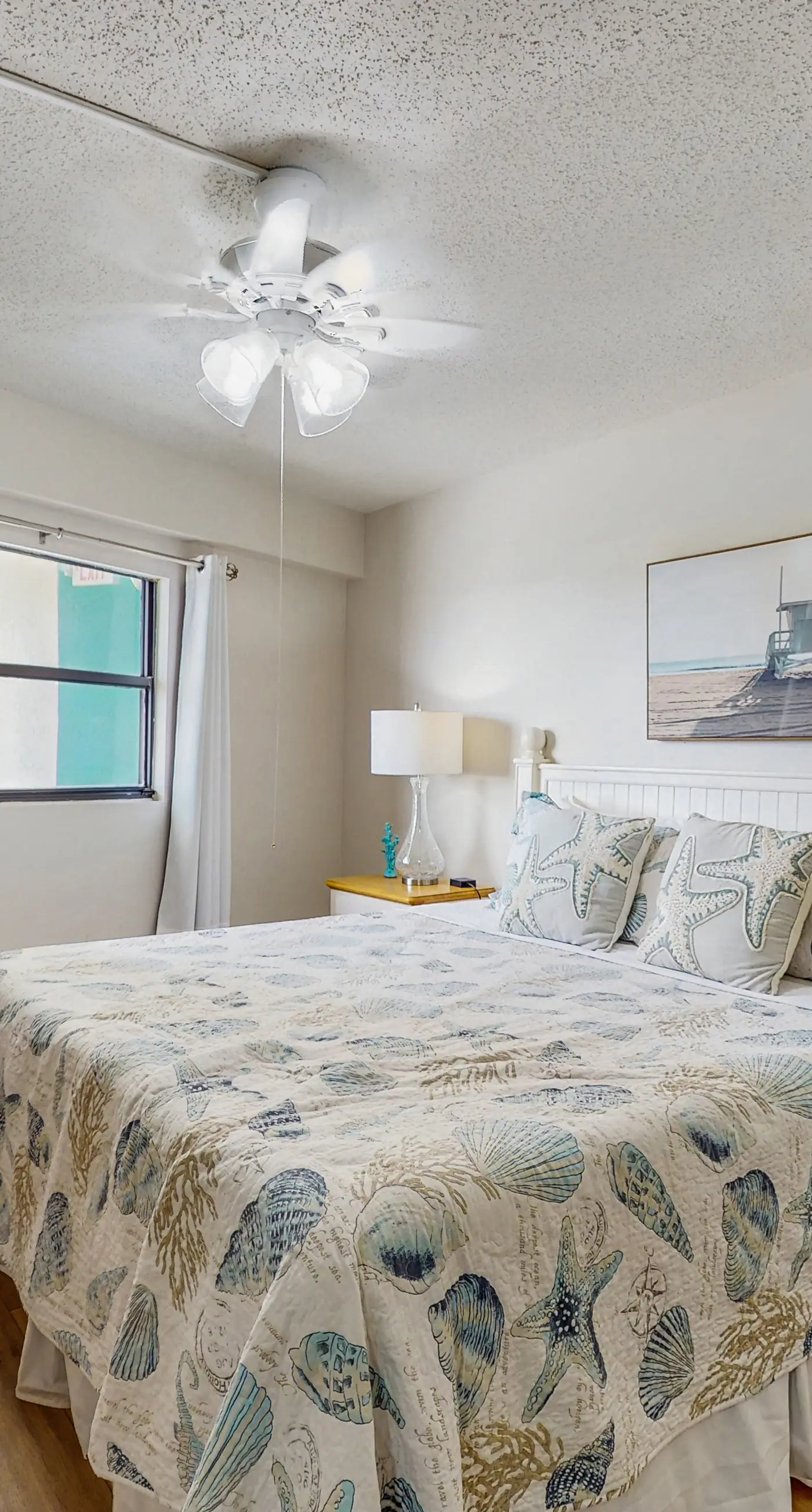 Beachfront Condo in Tampa | Balcony & Heated Pool