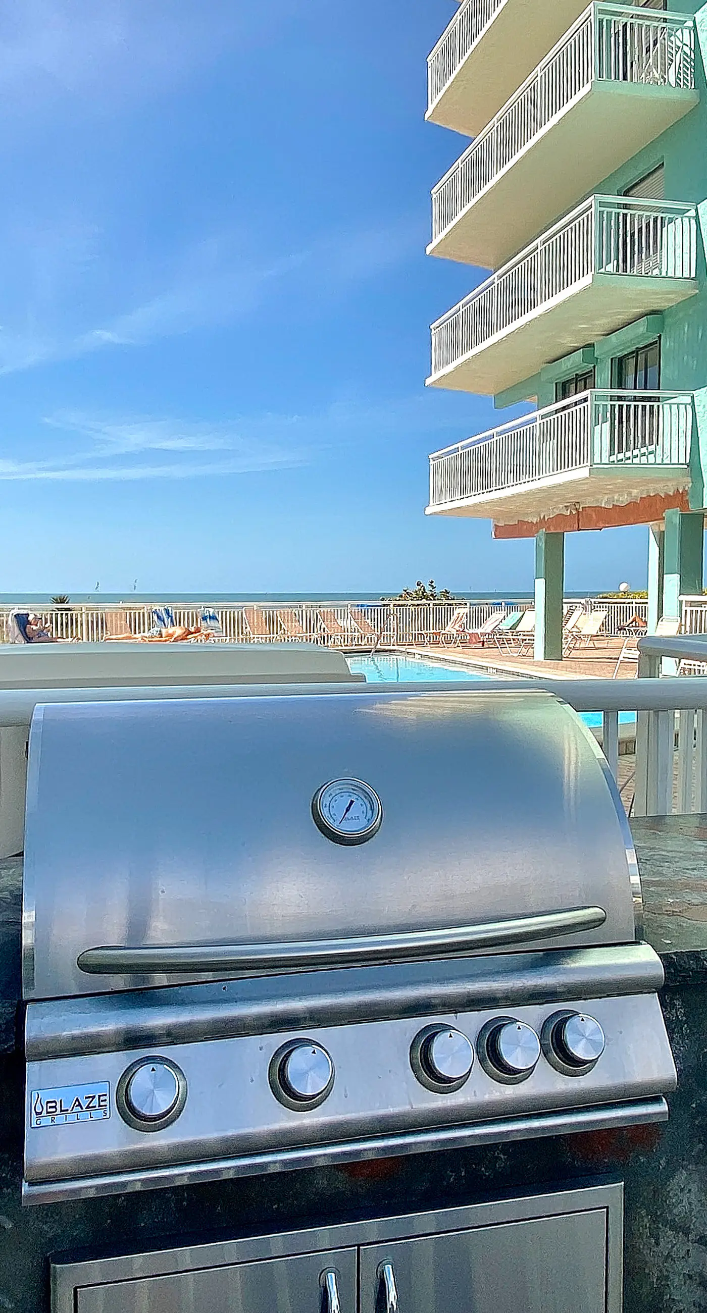 Beachfront Condo in Tampa | Balcony & Heated Pool