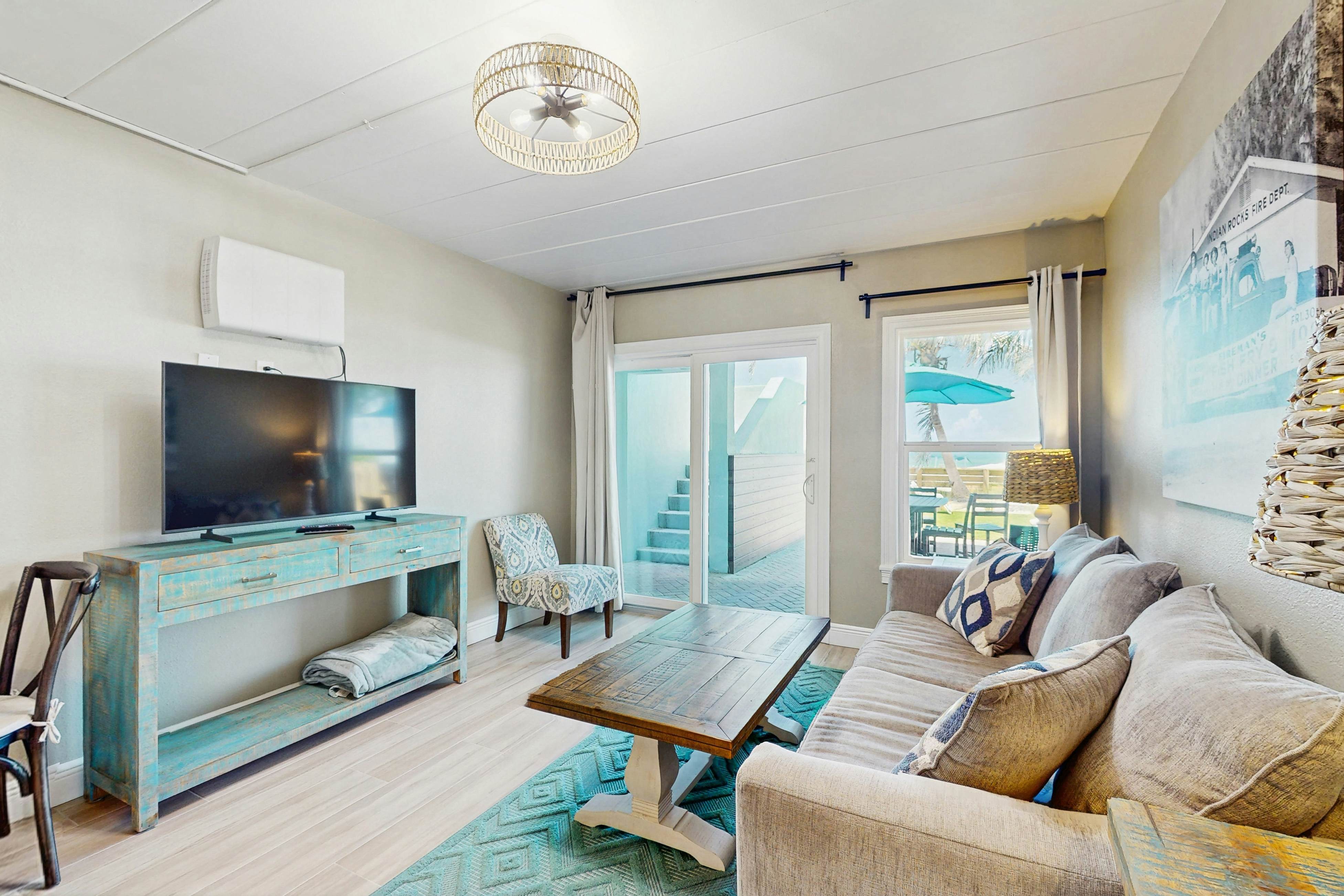 Gulf-front condo - ground-floor, beach access - full kitchen & central AC