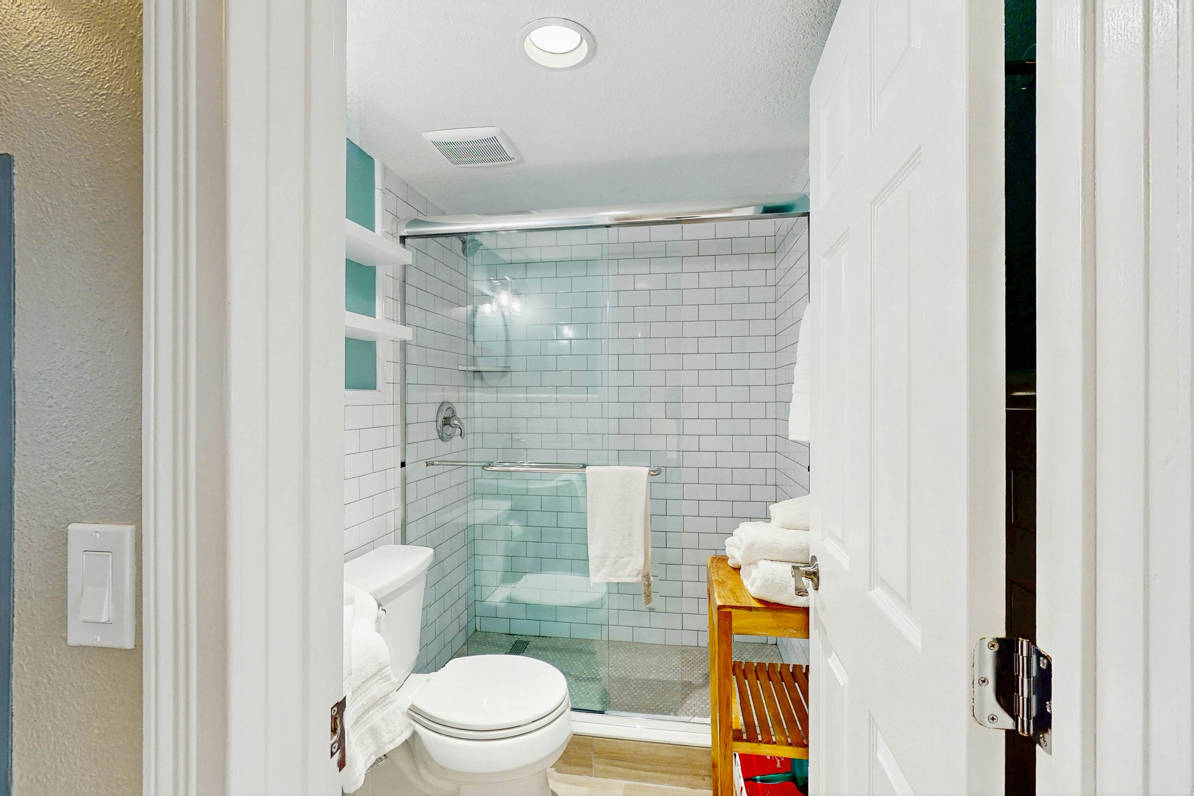 Gulf-front condo - ground-floor, beach access - full kitchen & central AC