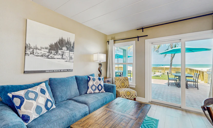 Beachfront condo Gulf views ground floor full kitchen and central AC