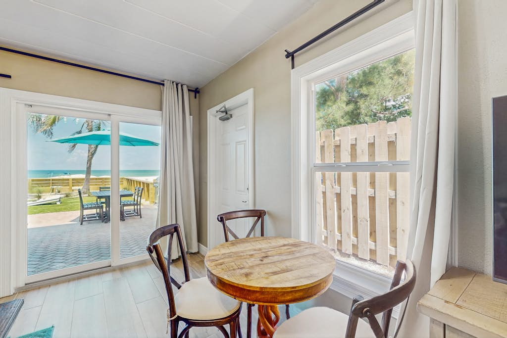 Beachfront condo Gulf views ground floor full kitchen and central AC