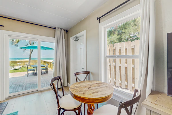 Beachfront condo Gulf views ground floor full kitchen and central AC