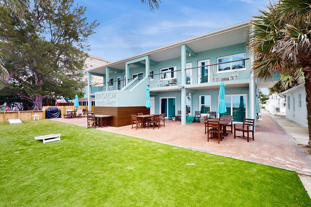 Beachfront condo Gulf views ground floor full kitchen and central AC
