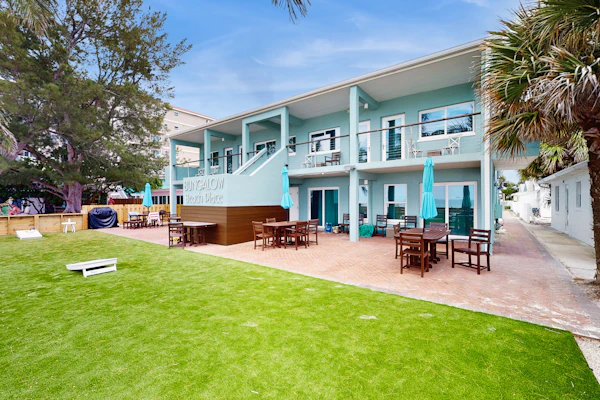 Beachfront condo Gulf views ground floor full kitchen and central AC