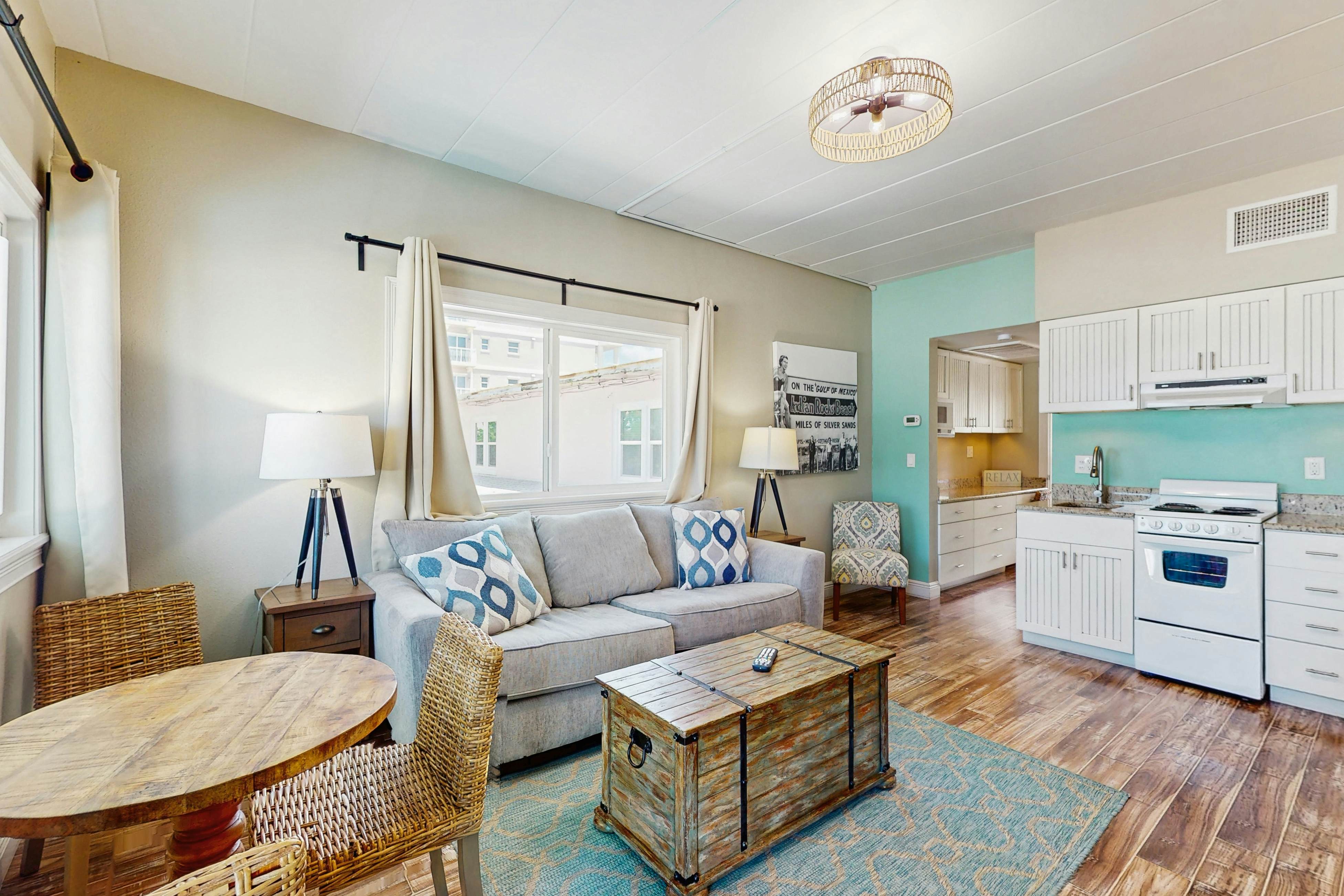 Gulf-front condo - beach access - full kitchen & central AC