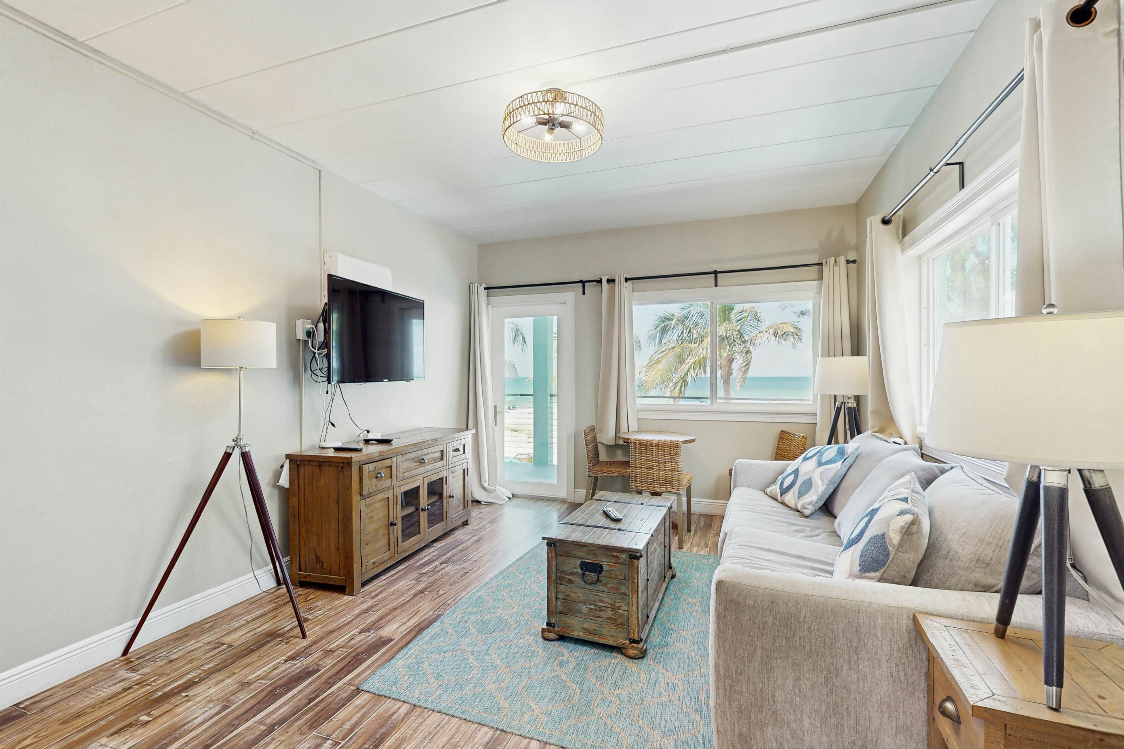 Gulf-front condo - beach access - full kitchen & central AC