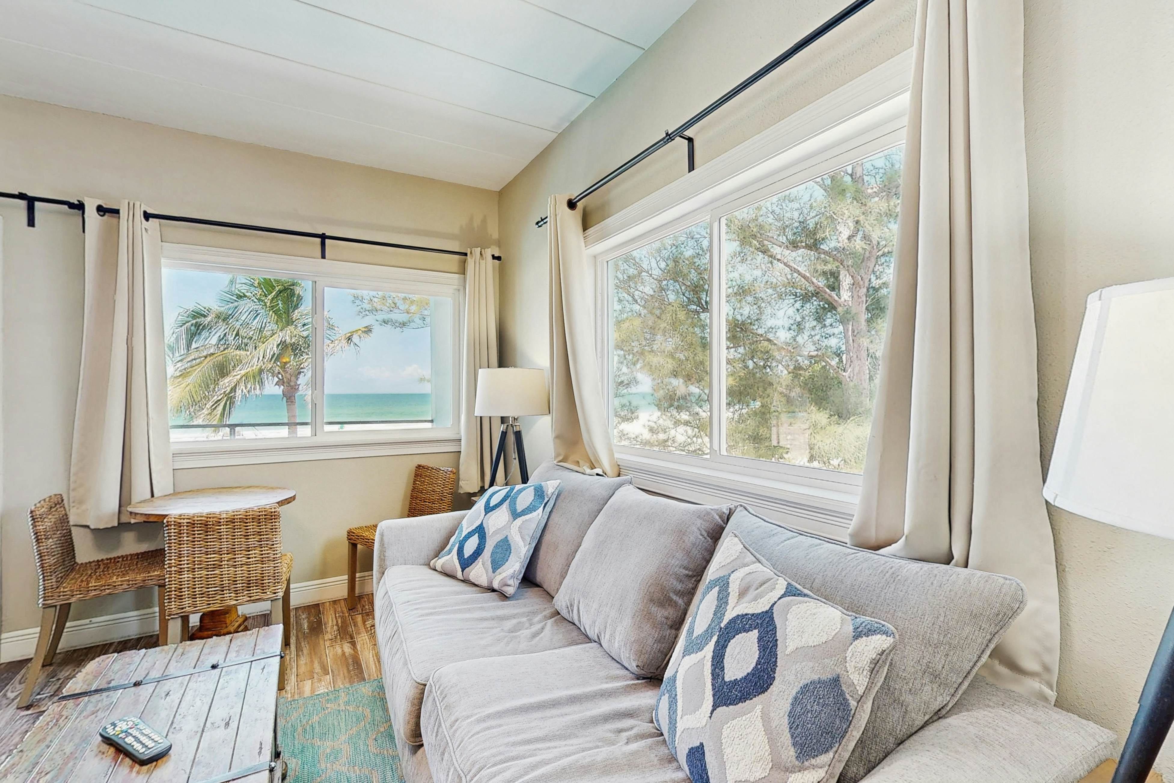 Gulf-front condo - beach access - full kitchen & central AC