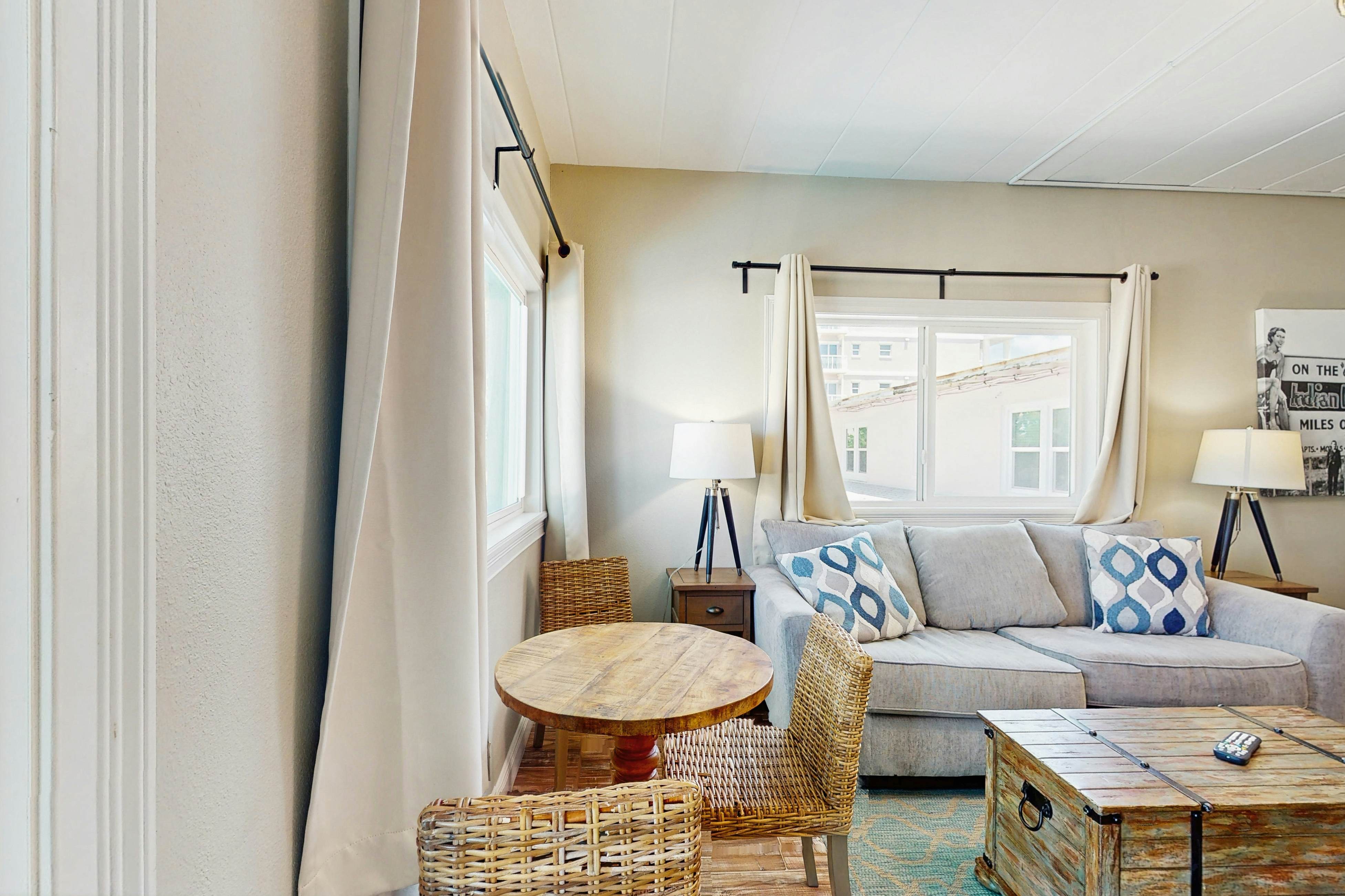 Gulf-front condo - beach access - full kitchen & central AC