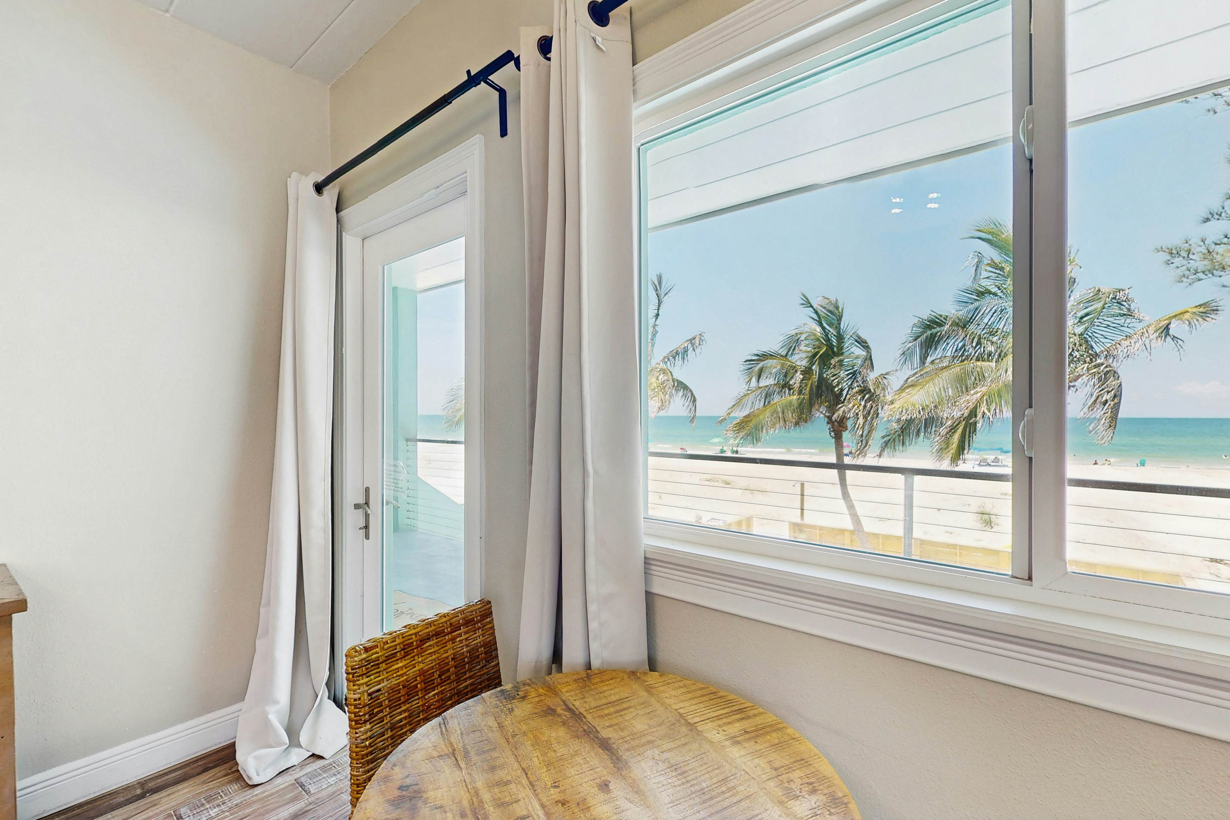 Gulf-front condo - beach access - full kitchen & central AC