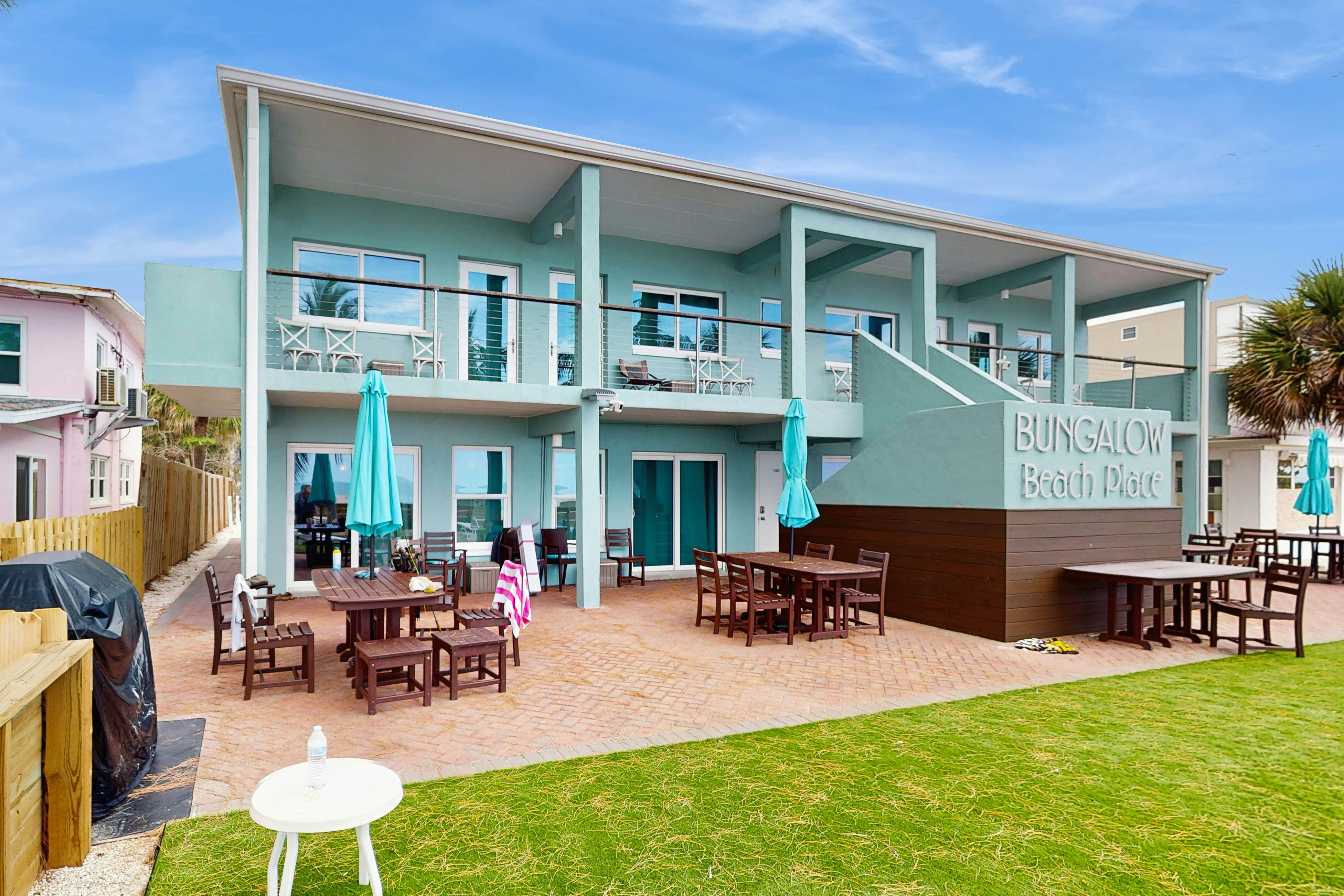 Gulf-front condo - beach access - full kitchen & central AC