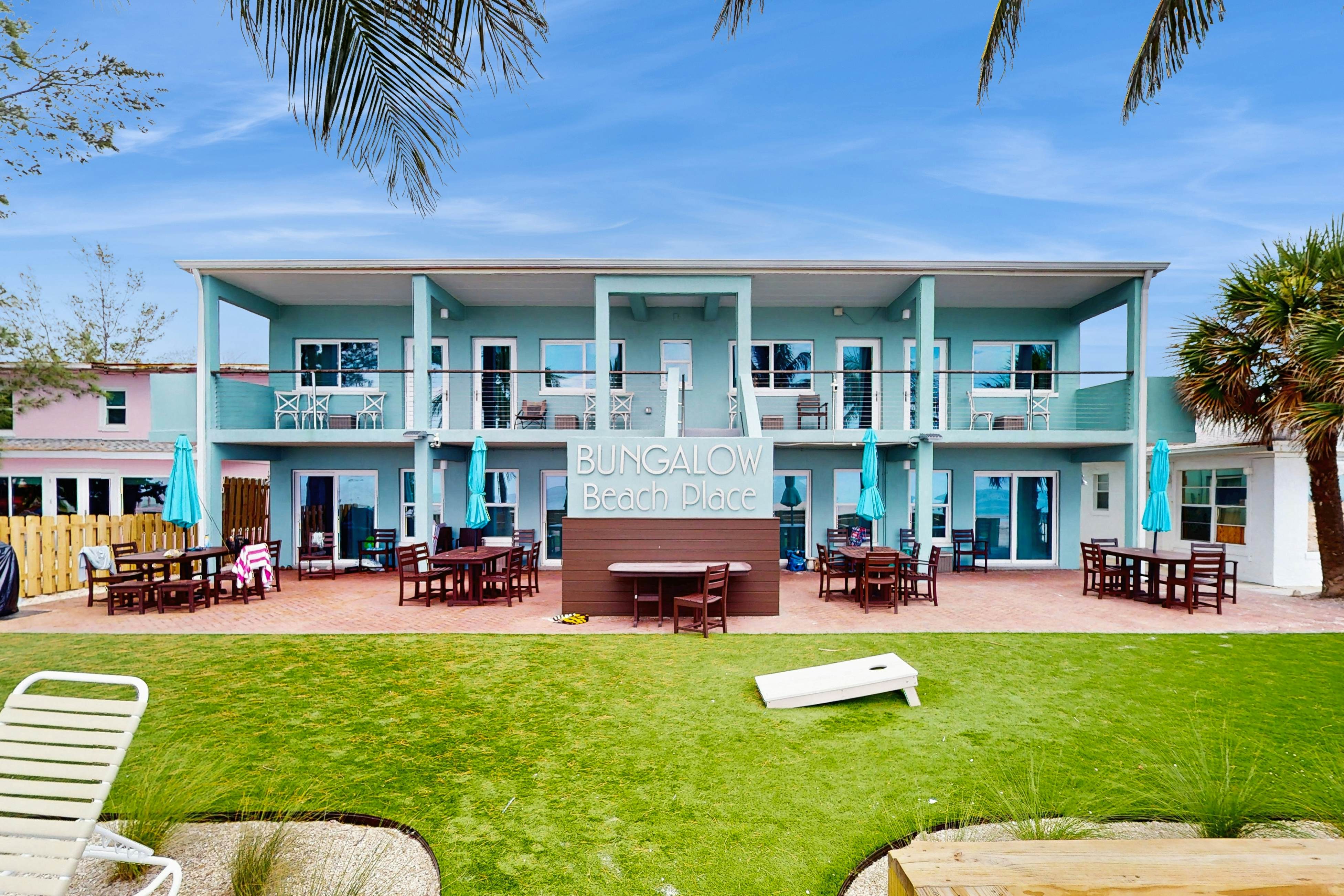 Gulf-front condo - beach access - full kitchen & central AC