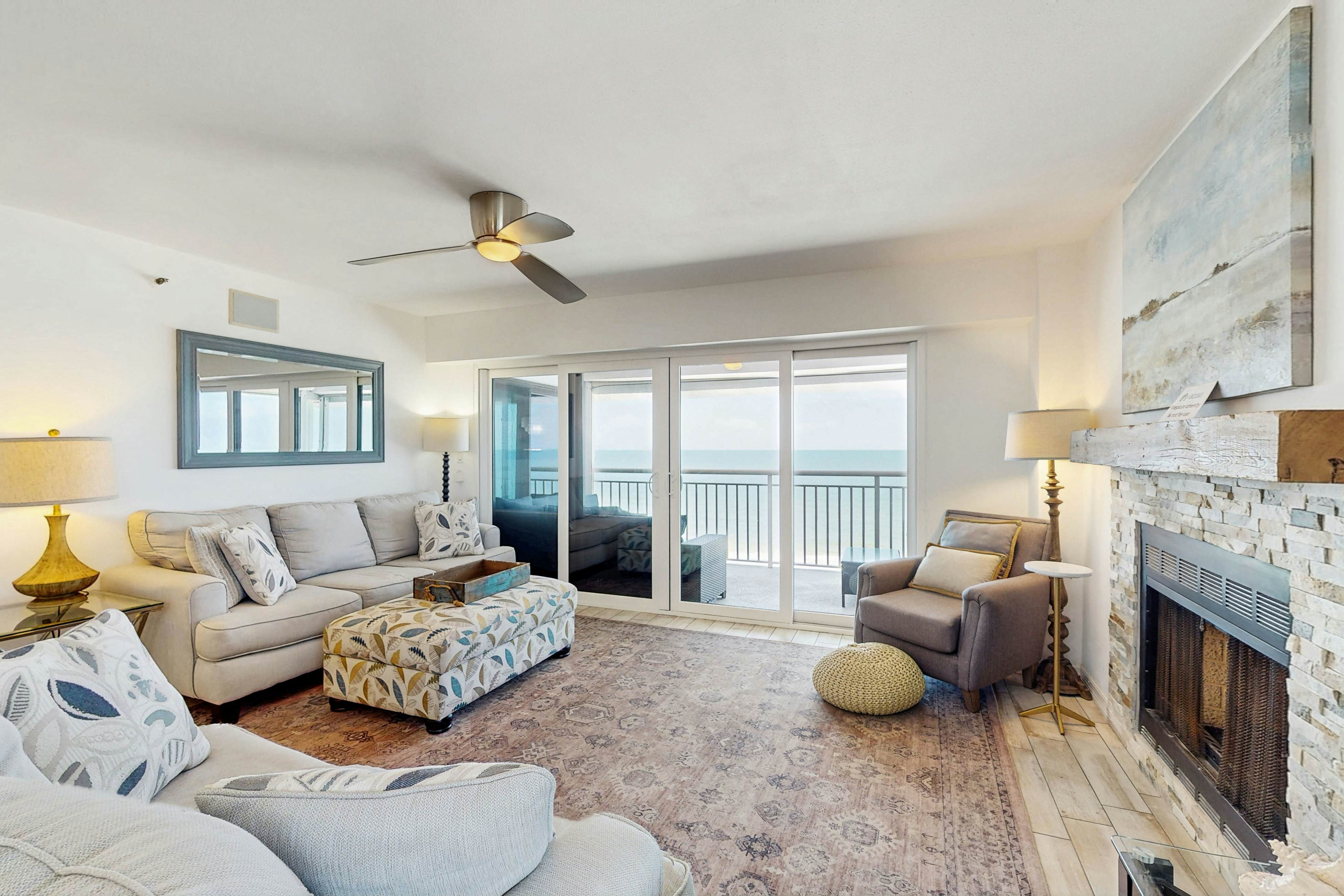 5th-floor beachfront condo w/private balcony, W/D, on-site outdoor pool and AC
