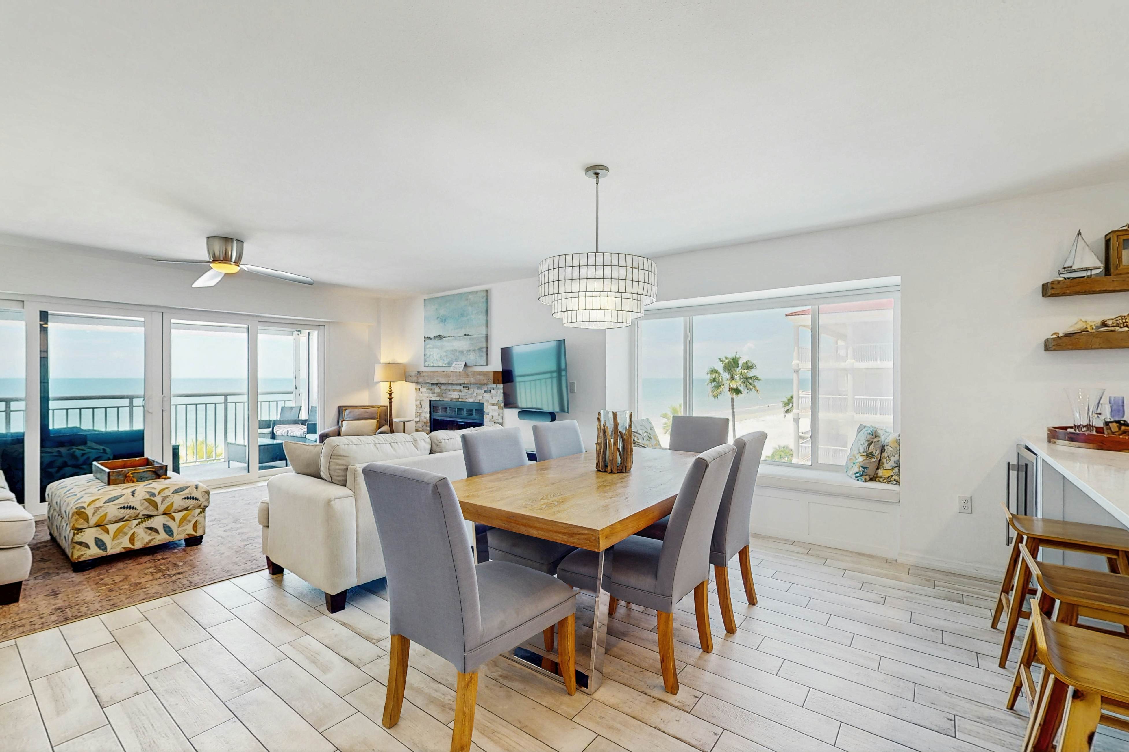 5th-floor beachfront condo w/private balcony, W/D, on-site outdoor pool and AC