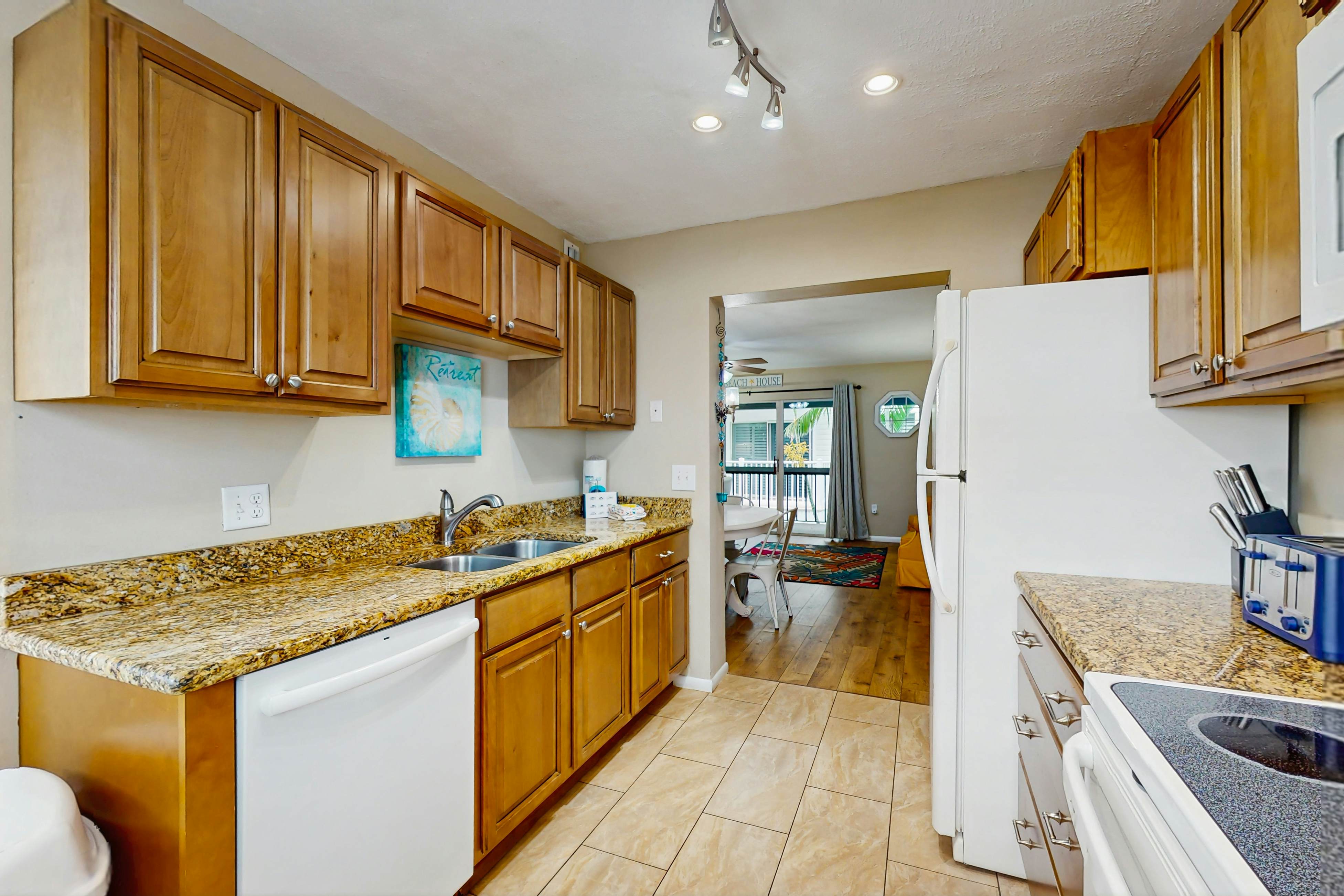 Intracoastal gem with kayaks, paddleboards & pool access - walk to beach