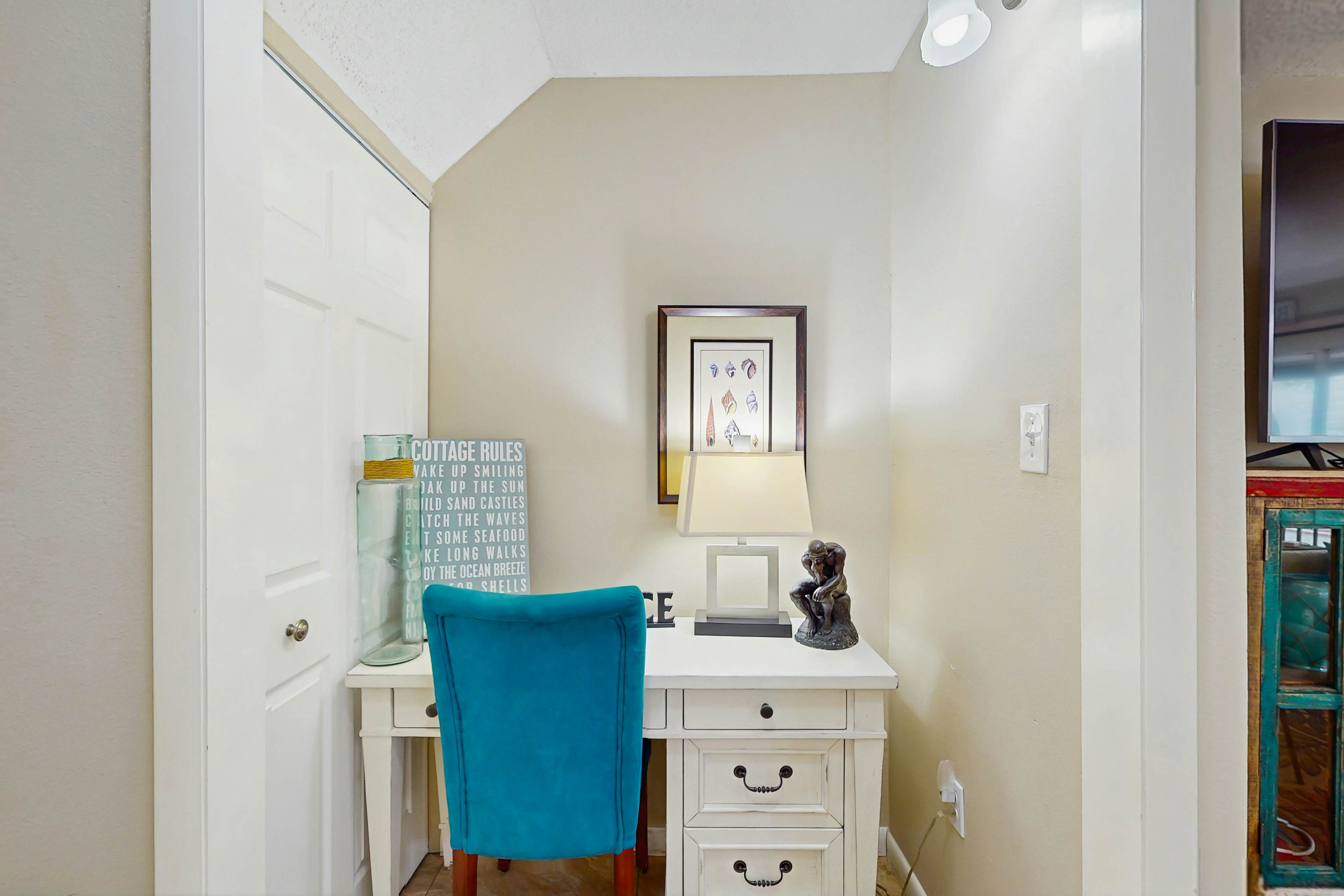 Intracoastal gem with kayaks, paddleboards & pool access - walk to beach