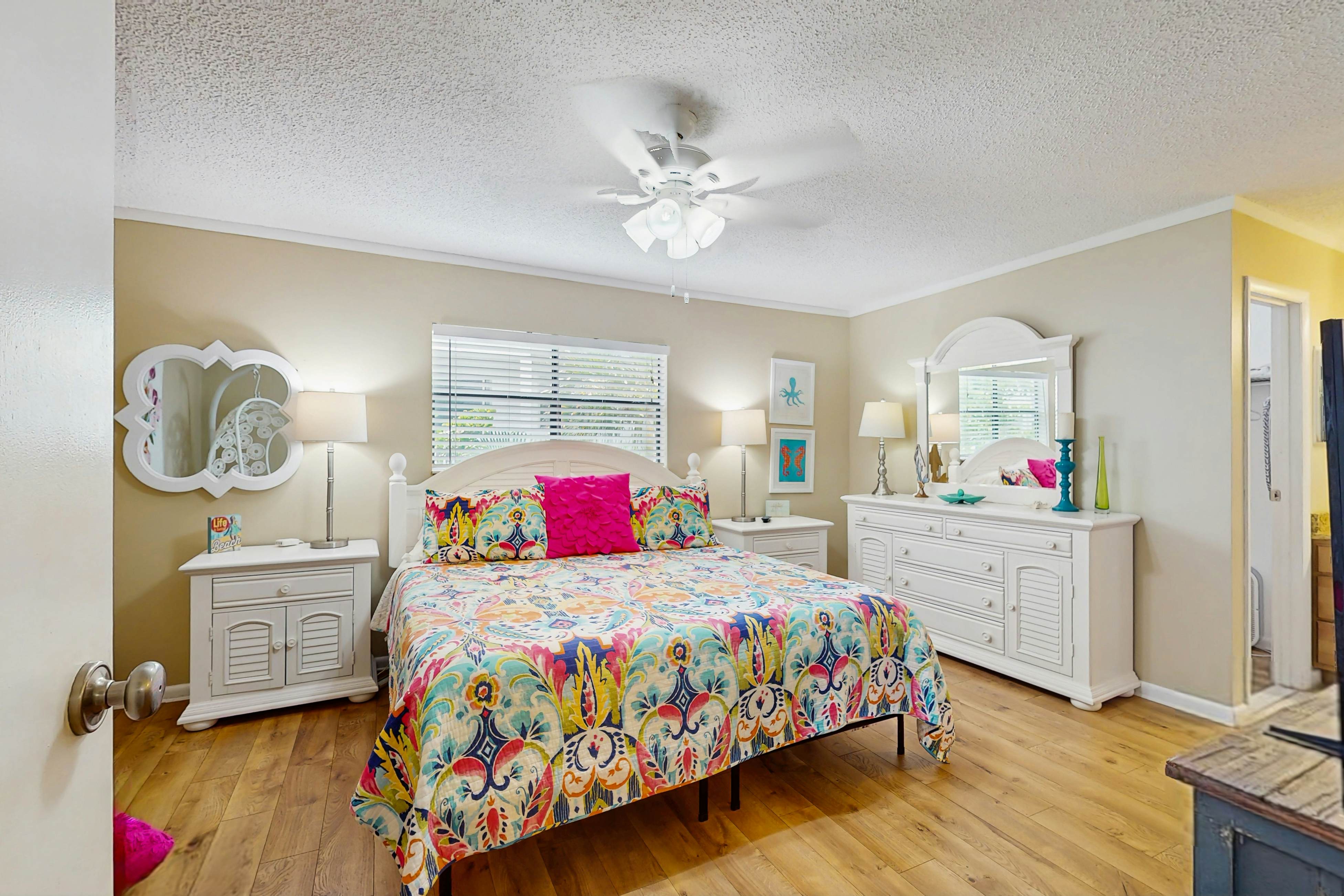 Intracoastal gem with kayaks, paddleboards & pool access - walk to beach