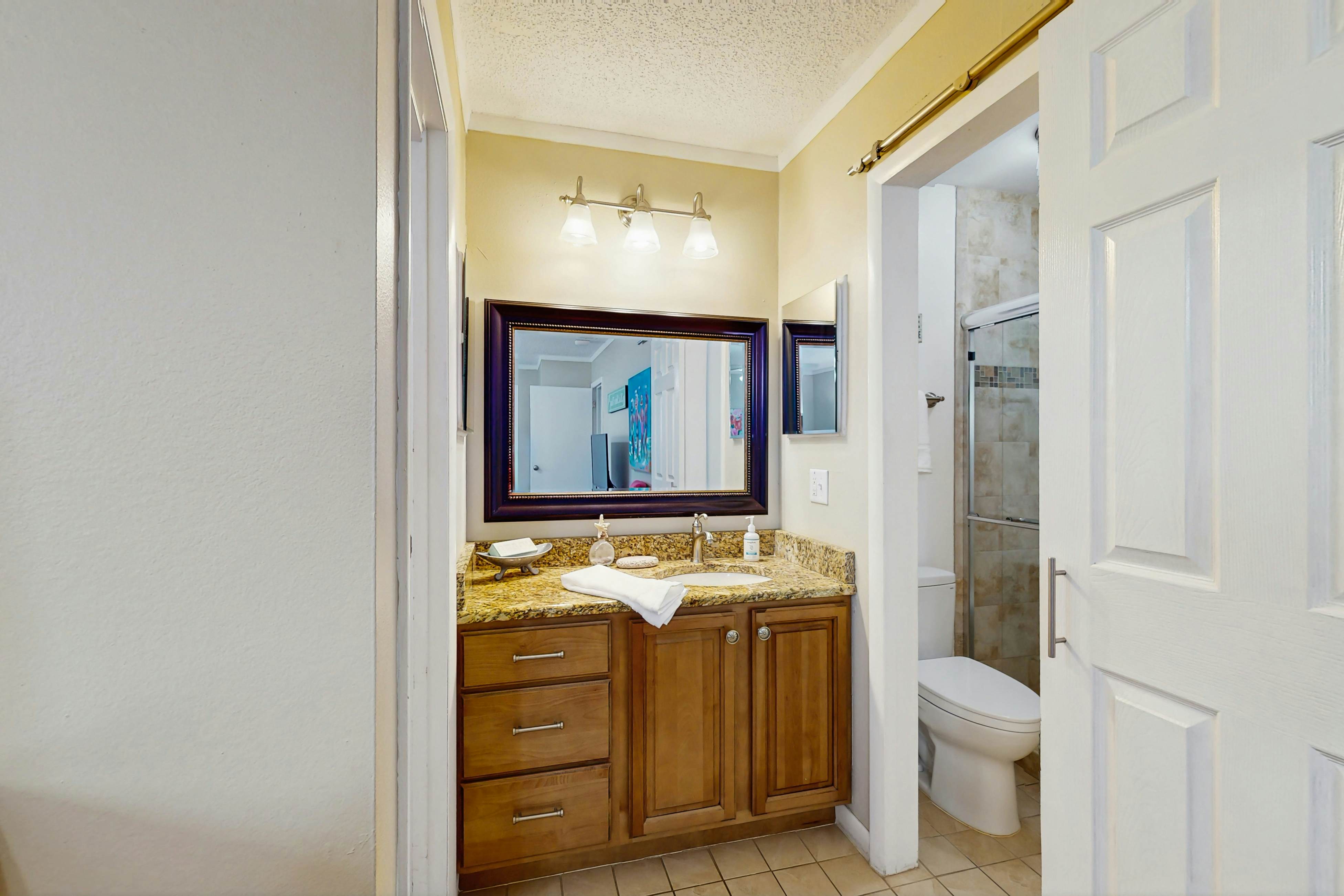 Intracoastal gem with kayaks, paddleboards & pool access - walk to beach