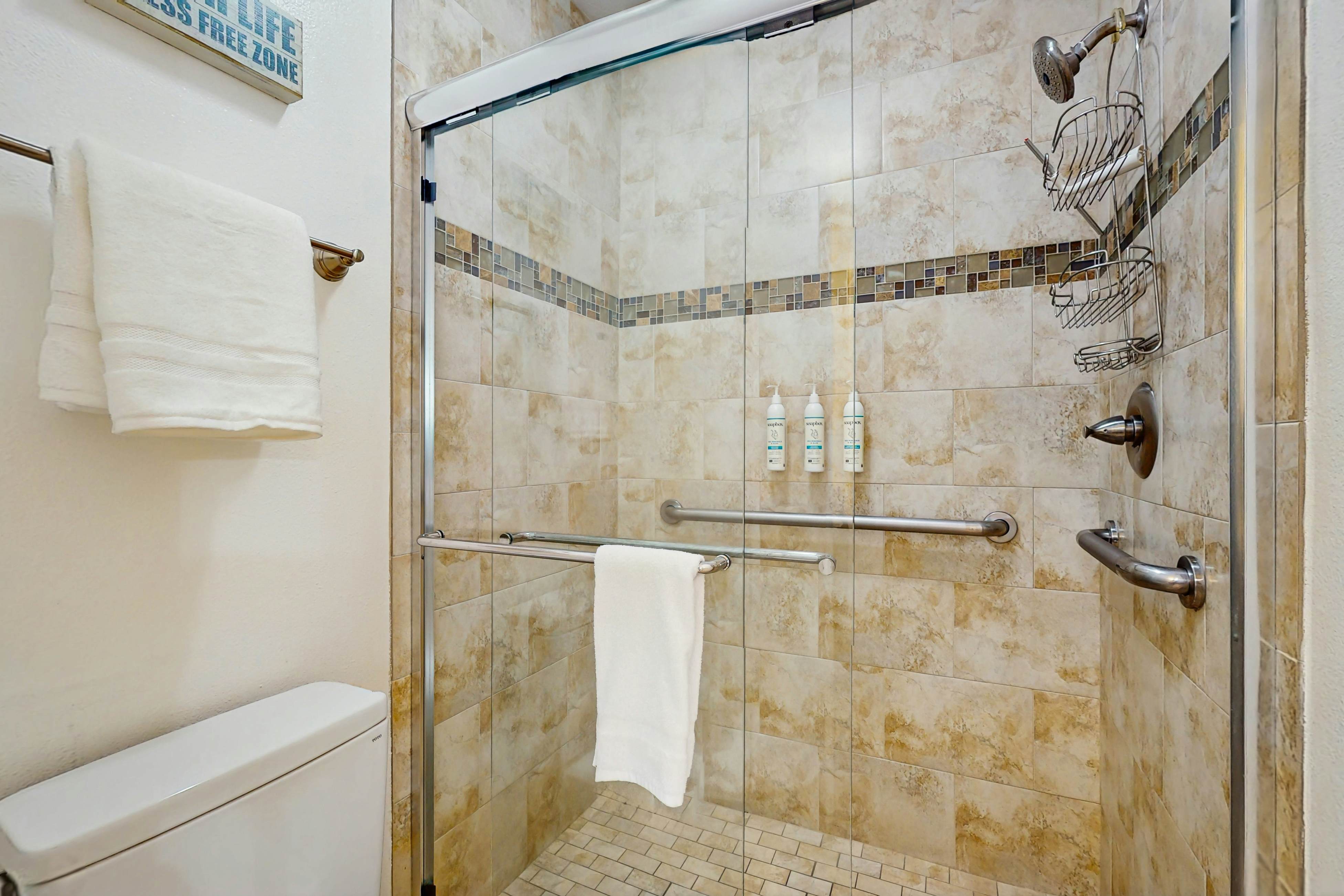 Intracoastal gem with kayaks, paddleboards & pool access - walk to beach