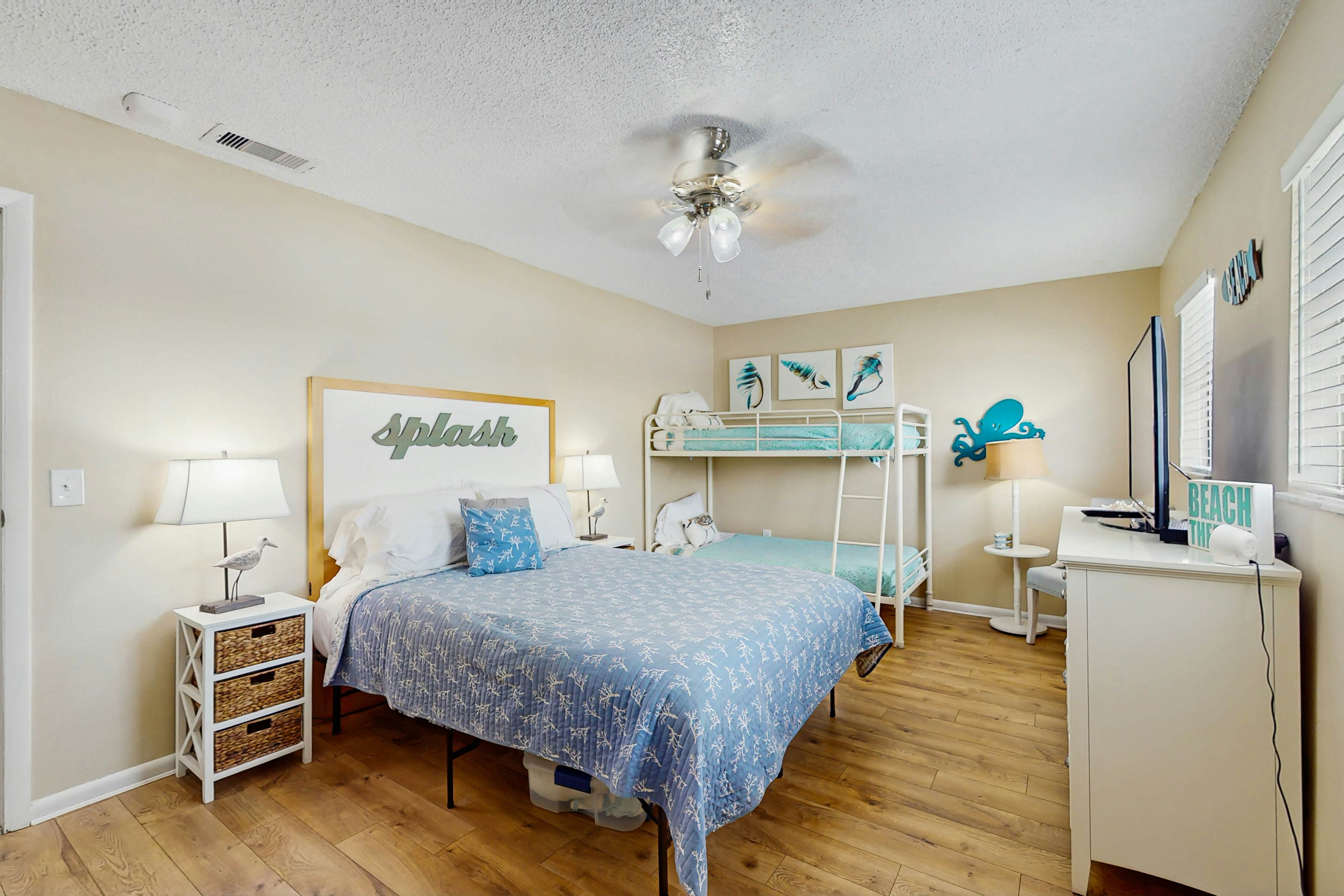 Intracoastal gem with kayaks, paddleboards & pool access - walk to beach