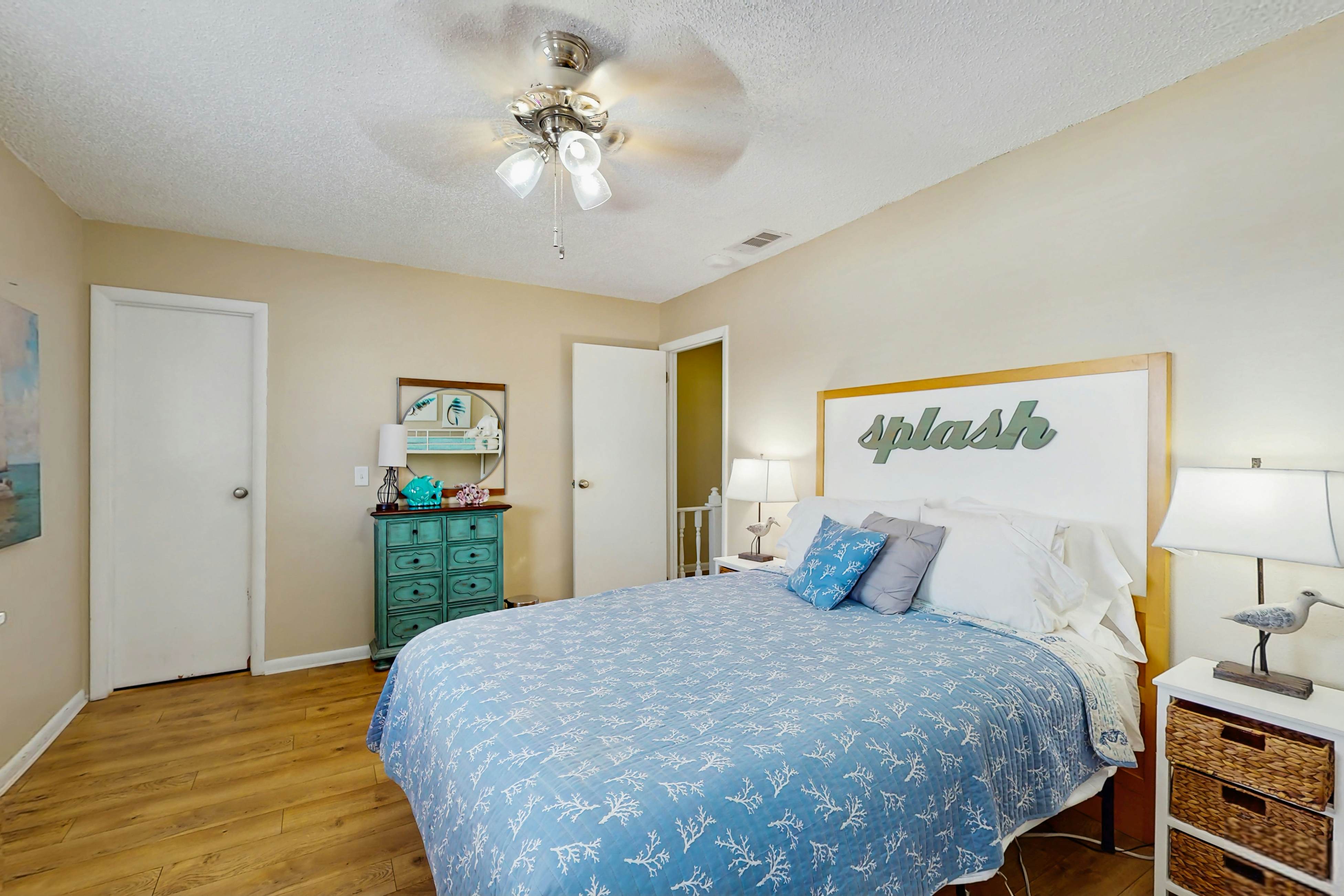 Intracoastal gem with kayaks, paddleboards & pool access - walk to beach