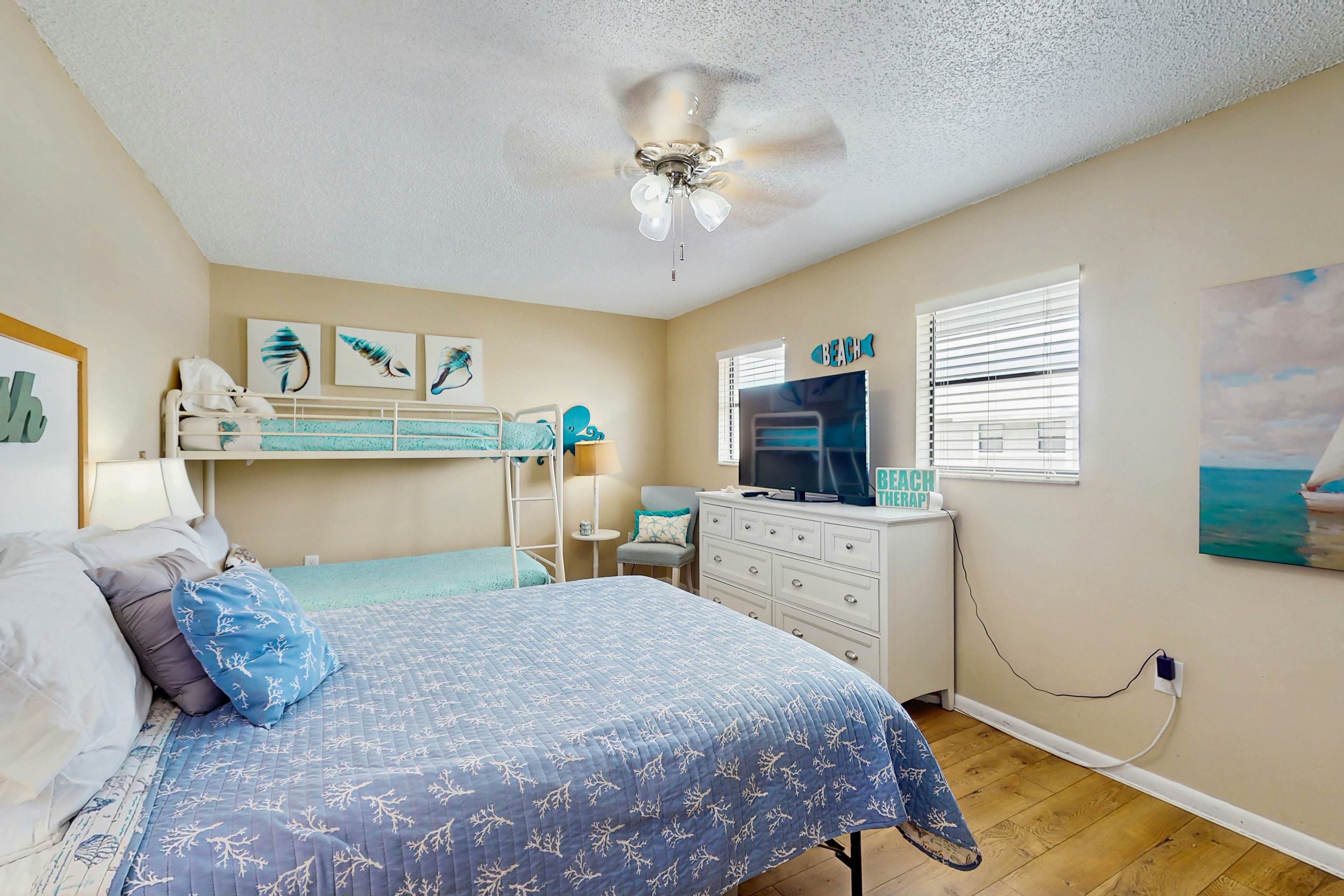 Intracoastal gem with kayaks, paddleboards & pool access - walk to beach