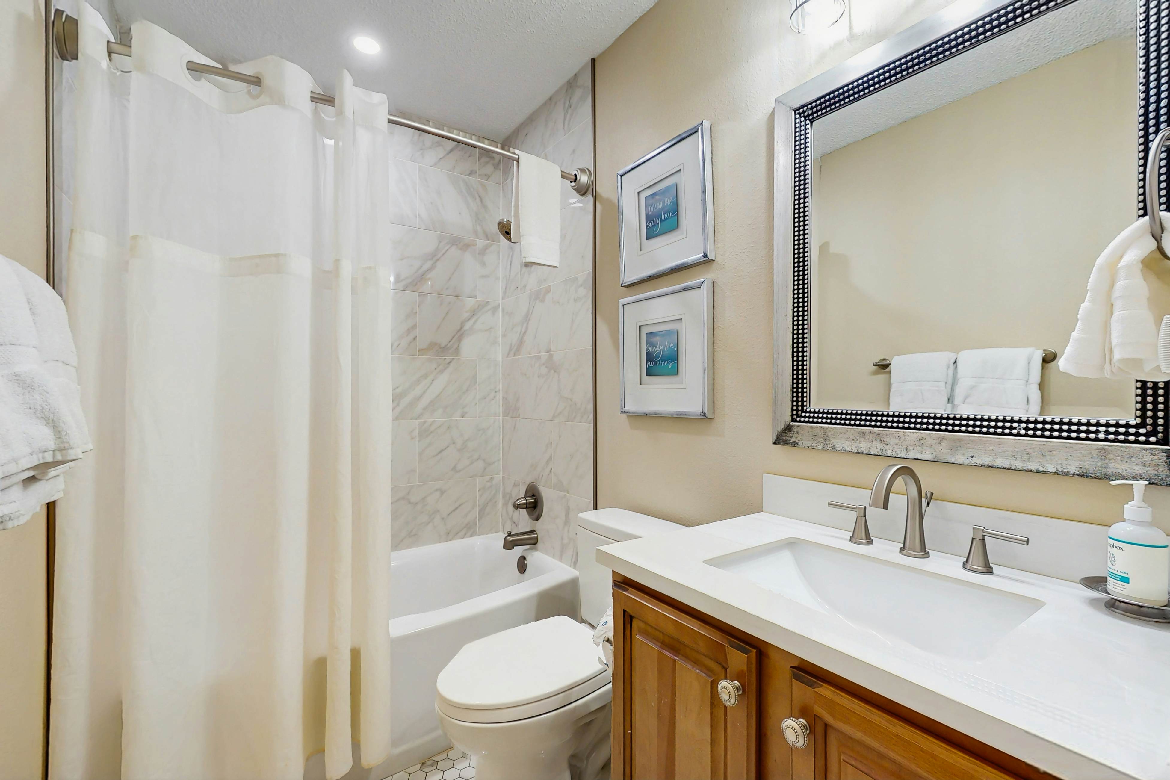 Intracoastal gem with kayaks, paddleboards & pool access - walk to beach