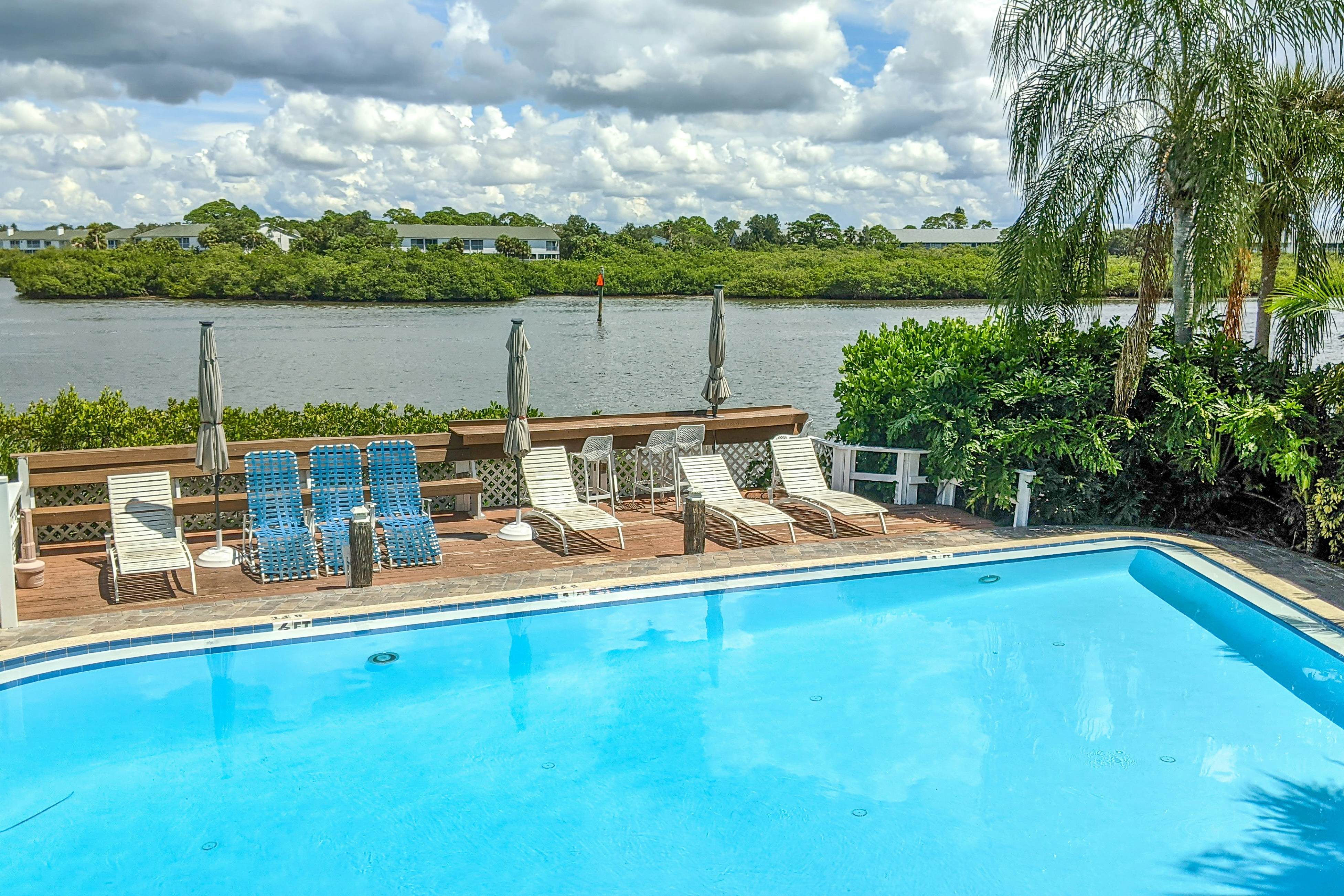 Intracoastal gem with kayaks, paddleboards & pool access - walk to beach