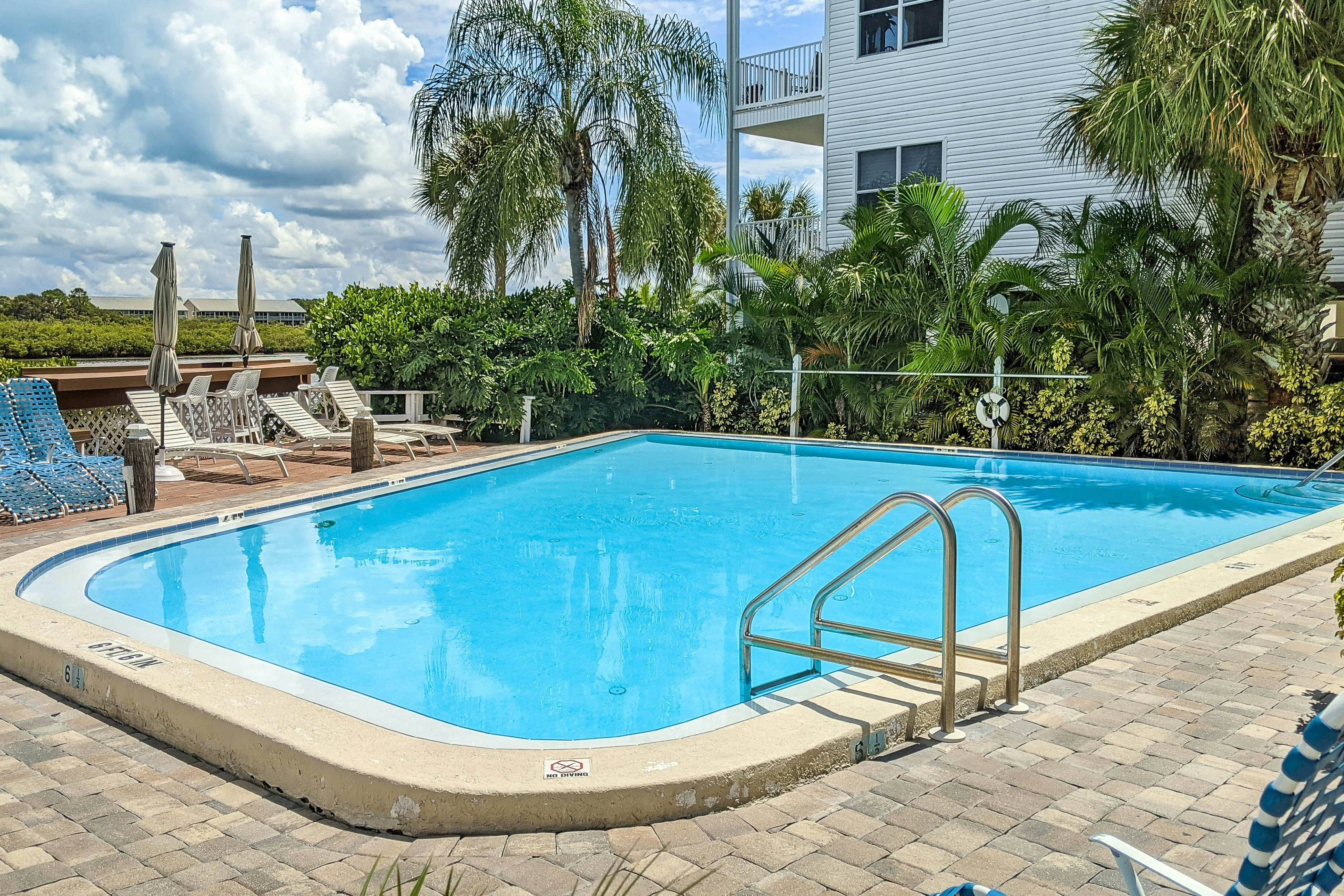 Intracoastal gem with kayaks, paddleboards & pool access - walk to beach