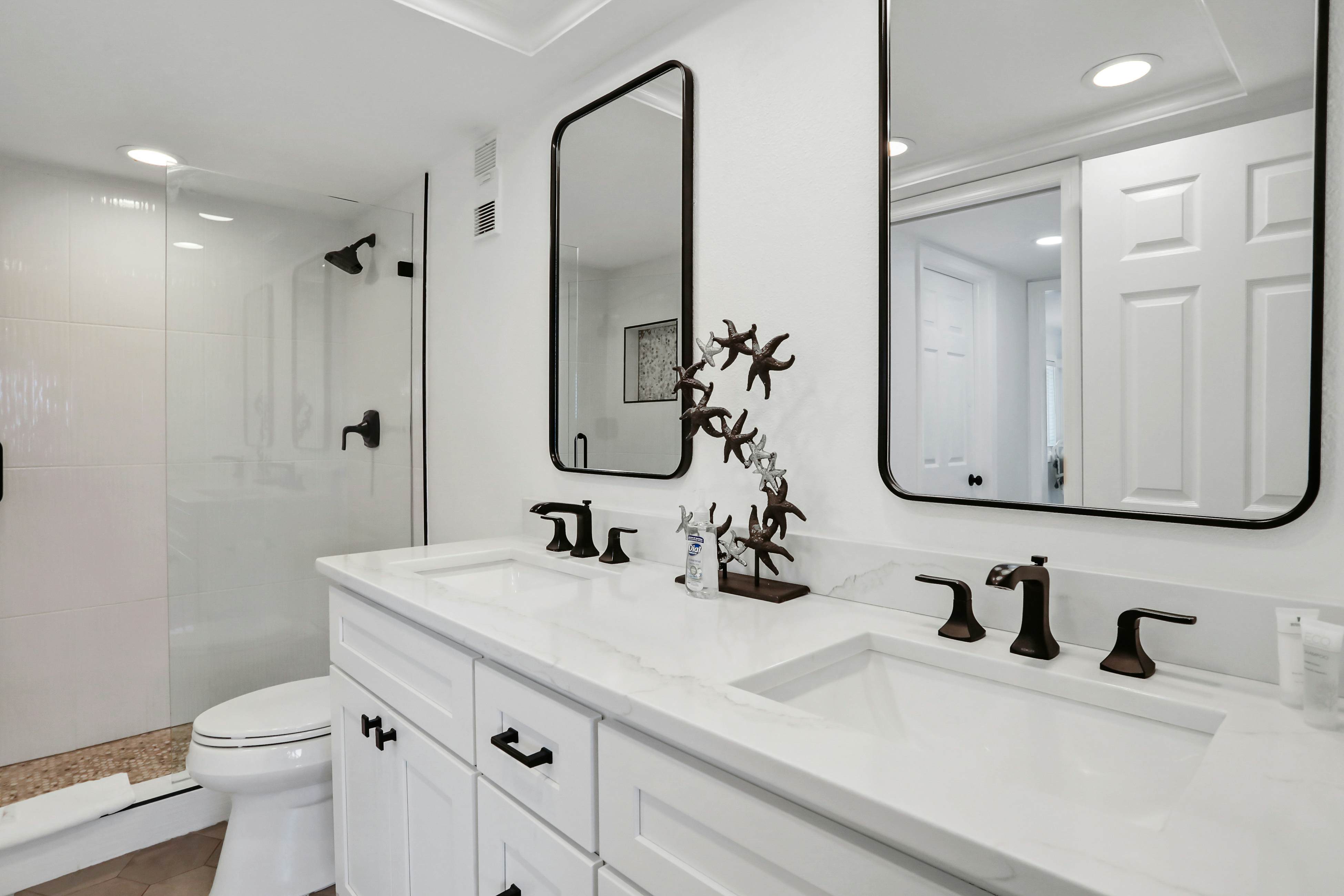 Perfectly poised condo with fabulous Gulf and Intracoastal views